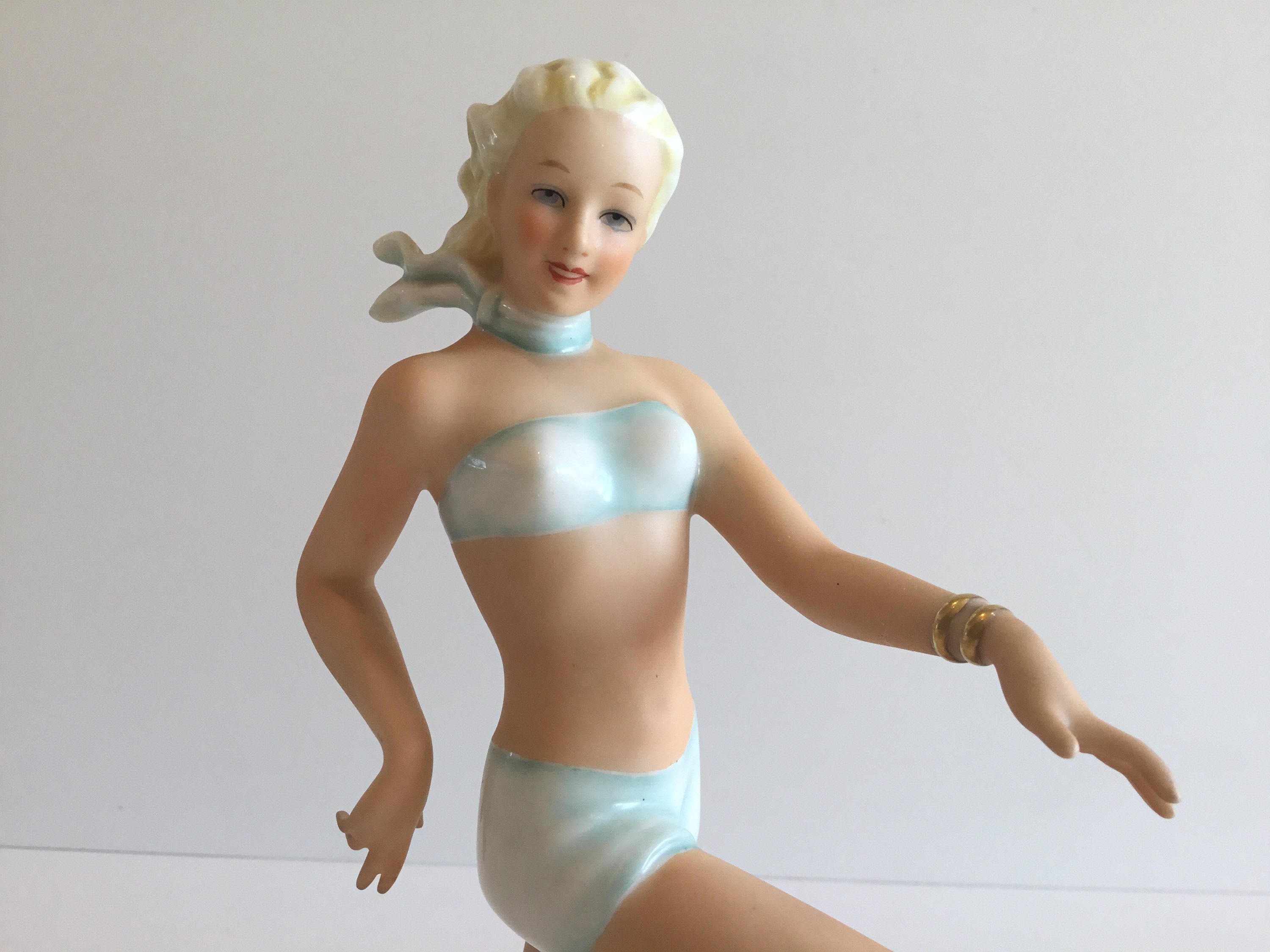 Vintage Porcelain Figurine | Schaubach-Kunst 1960s Germany, Woman with Greyhound — photo 9 of 11