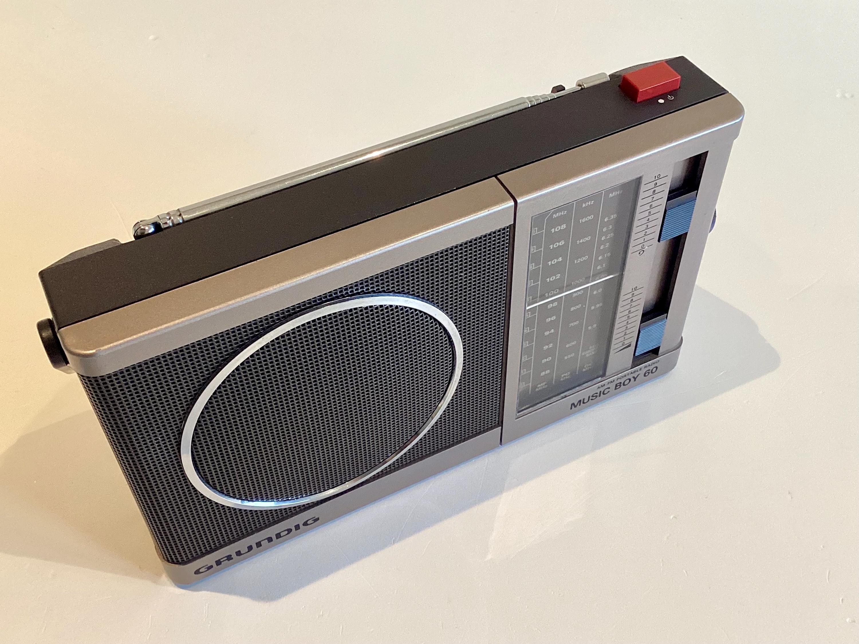 Vintage  Radio Grundig Music Boy 60 (1983), Made in Germany, Portable Working, Collectible — photo 3 of 9