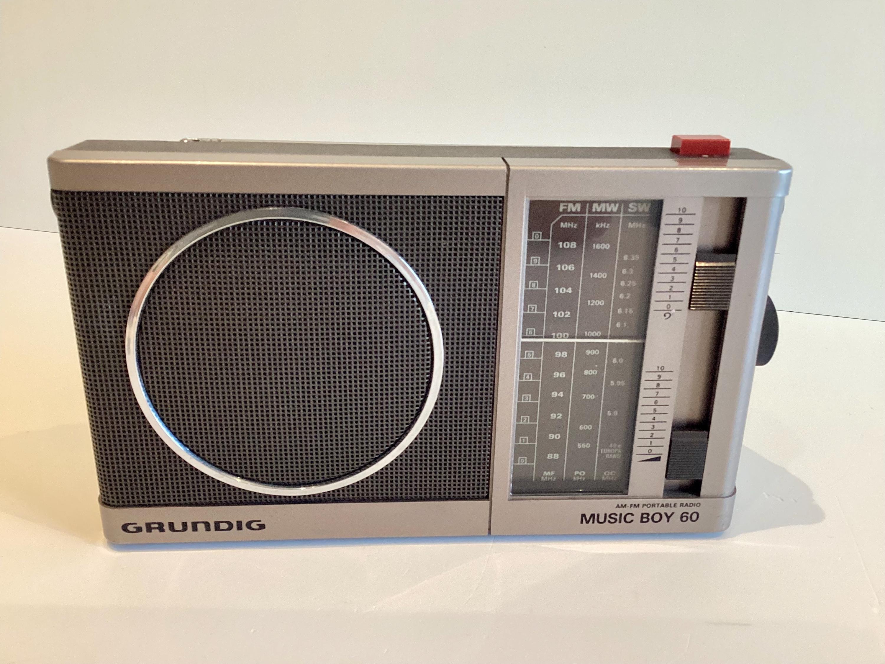 Vintage  Radio Grundig Music Boy 60 (1983), Made in Germany, Portable Working, Collectible — photo 5 of 9