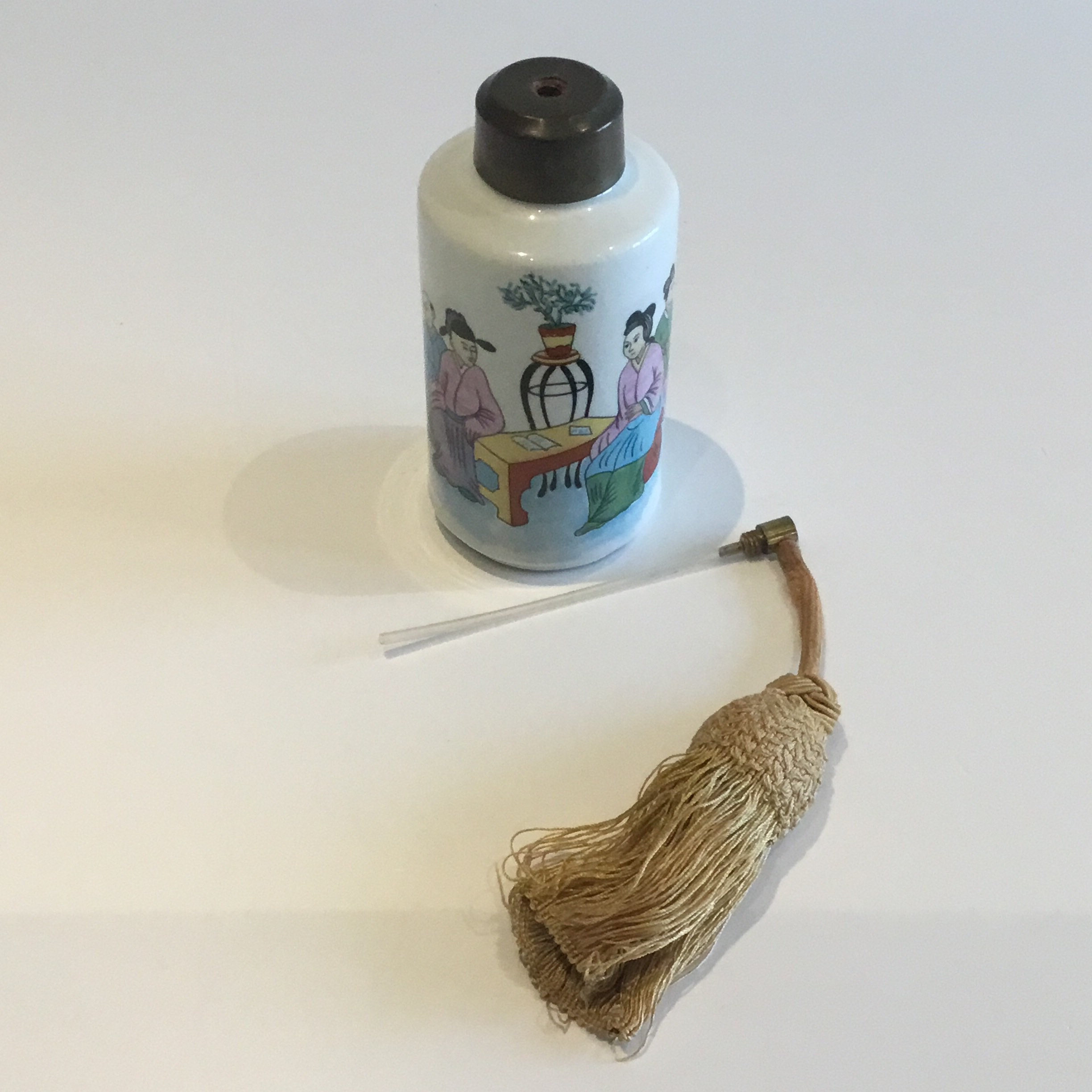 Vintage Parfume Bottle | 1950s Chinese Porcelain with Manual Pump, Rare Collector's Item — photo 4 of 8