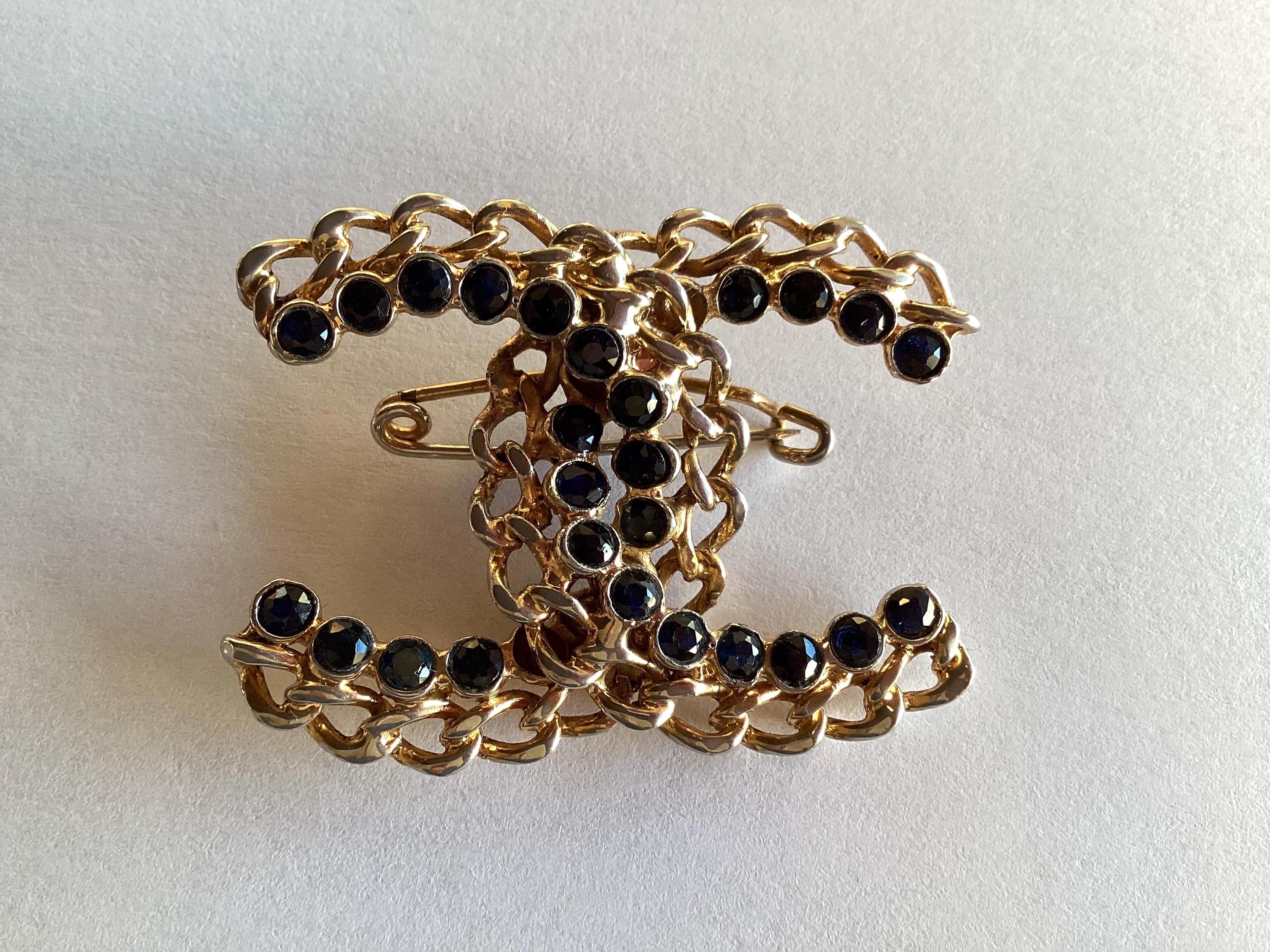 Vintage Chanel Logo Brooch | Intertwined Double C Sapphire, Two-Tone Gold Plated Early 1950s — photo 2 of 11
