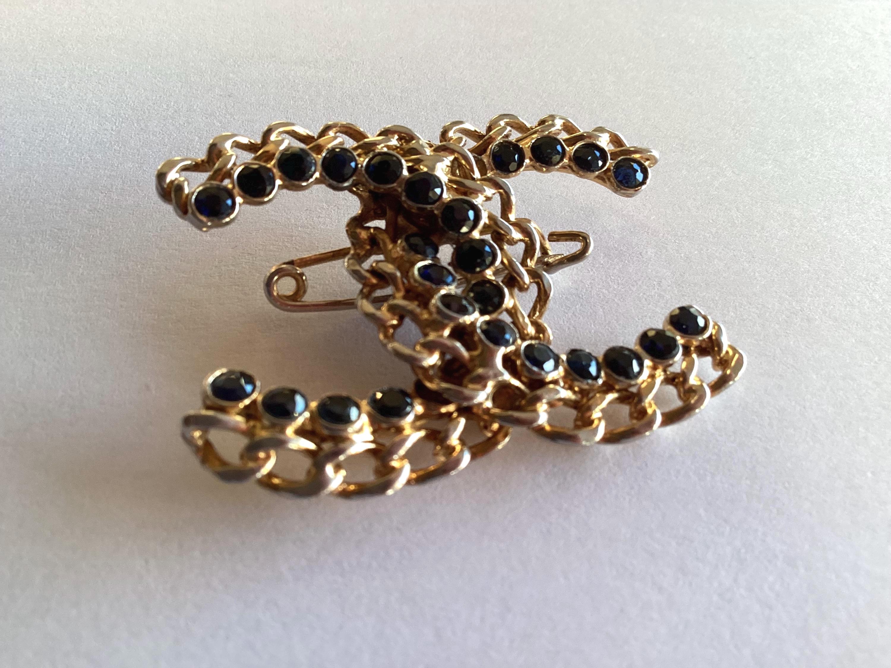 Vintage Chanel Logo Brooch | Intertwined Double C Sapphire, Two-Tone Gold Plated Early 1950s — photo 4 of 11