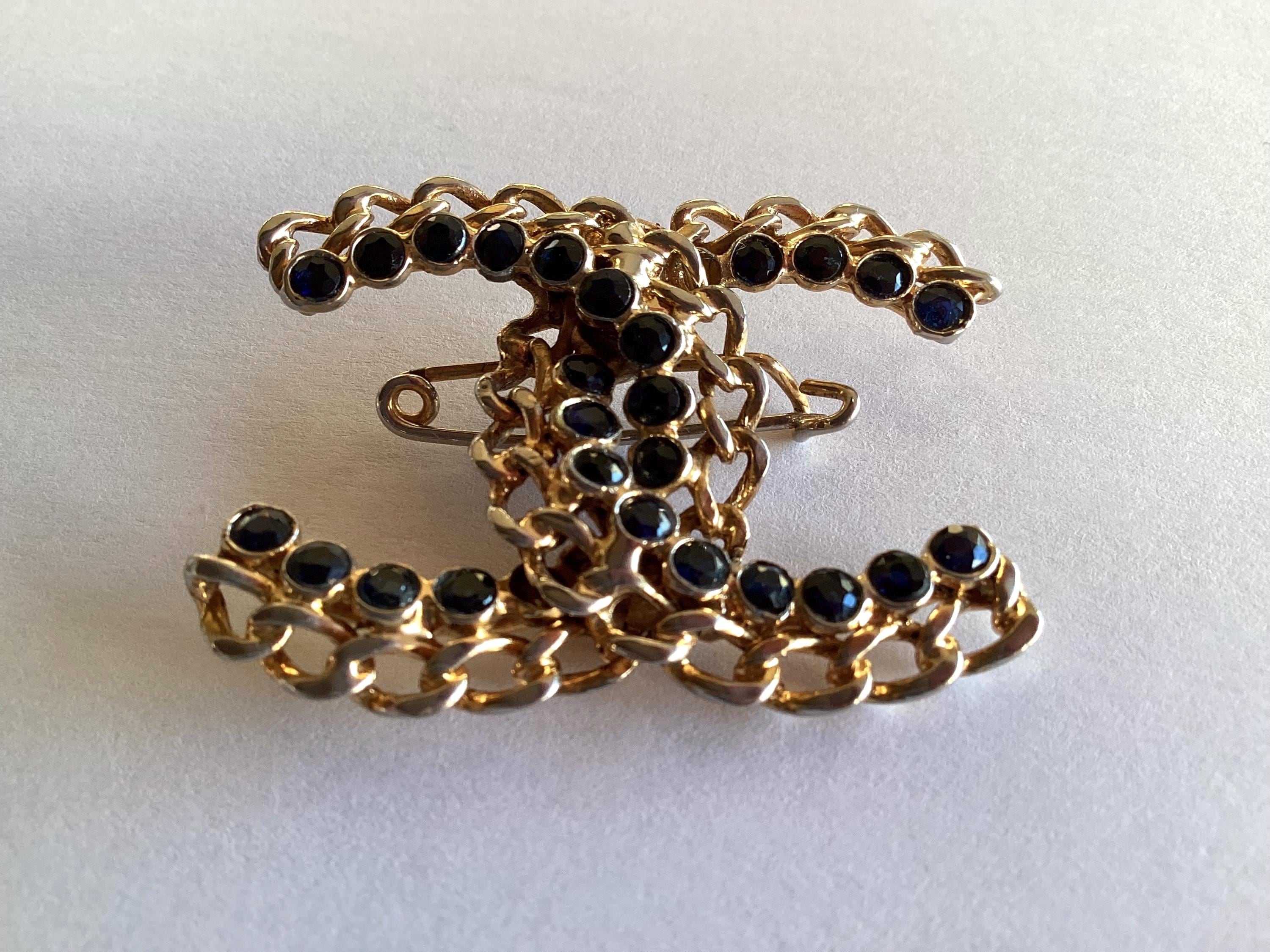 Vintage Chanel Logo Brooch | Intertwined Double C Sapphire, Two-Tone Gold Plated Early 1950s — photo 5 of 11