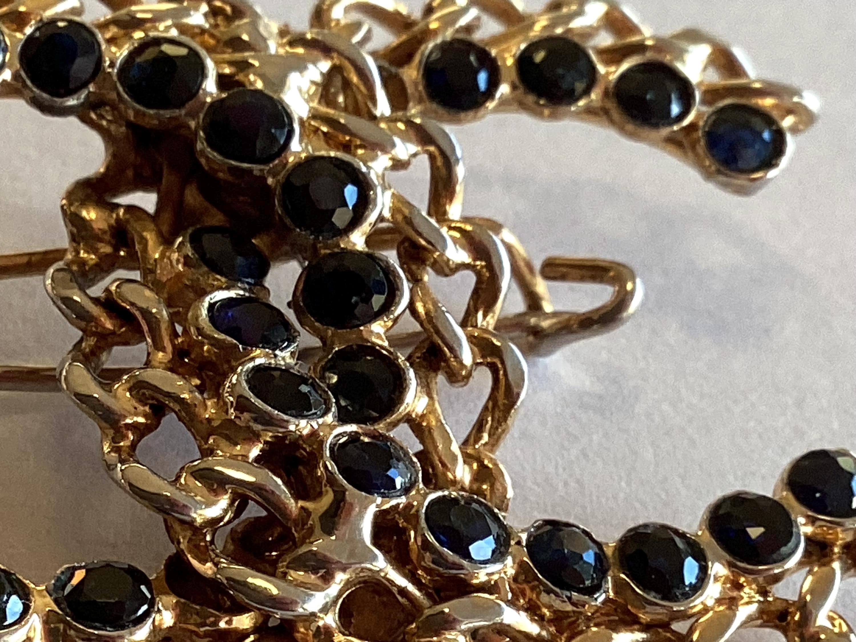 Vintage Chanel Logo Brooch | Intertwined Double C Sapphire, Two-Tone Gold Plated Early 1950s — photo 6 of 11