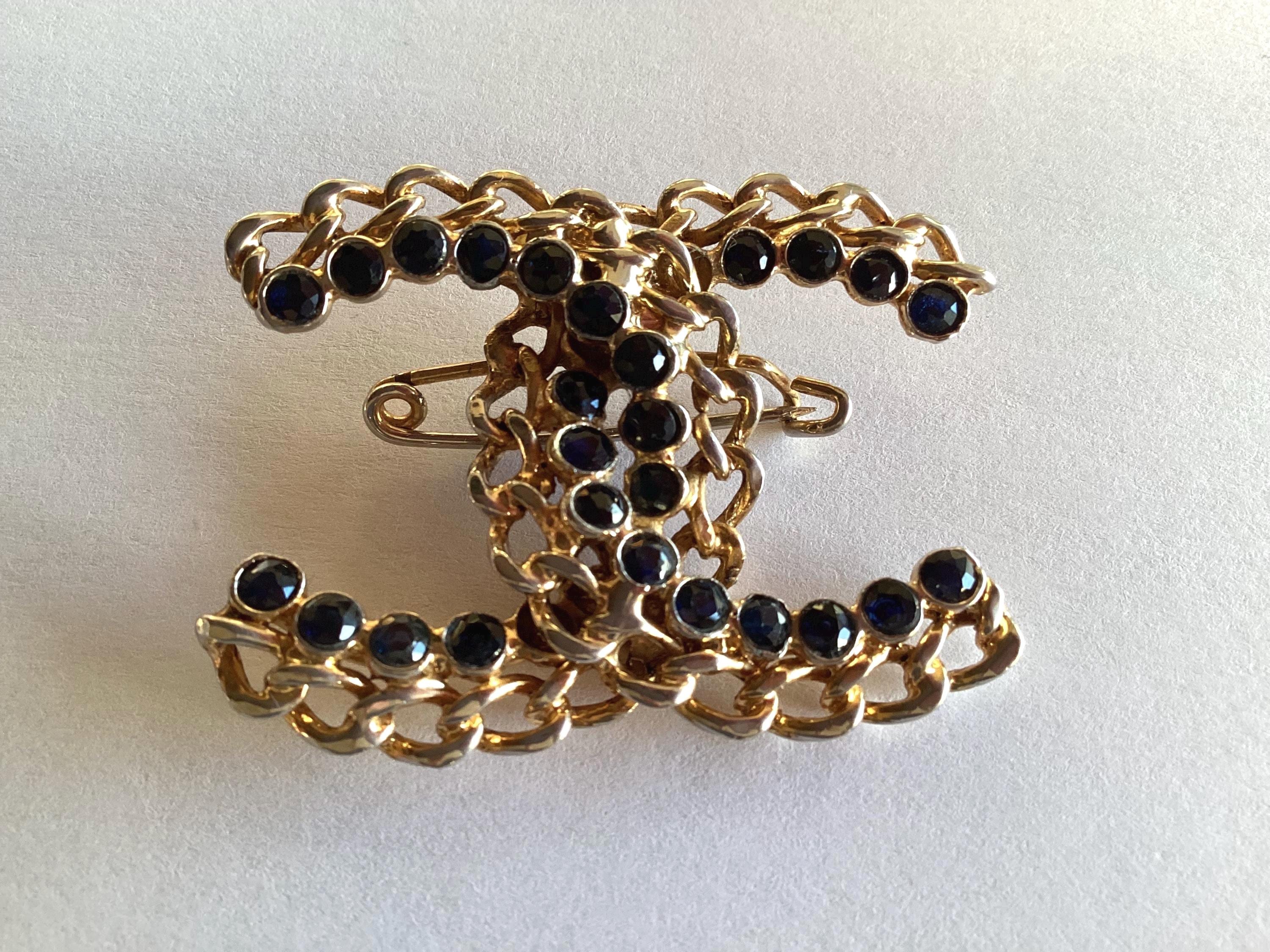Vintage Chanel Logo Brooch | Intertwined Double C Sapphire, Two-Tone Gold Plated Early 1950s — photo 7 of 11