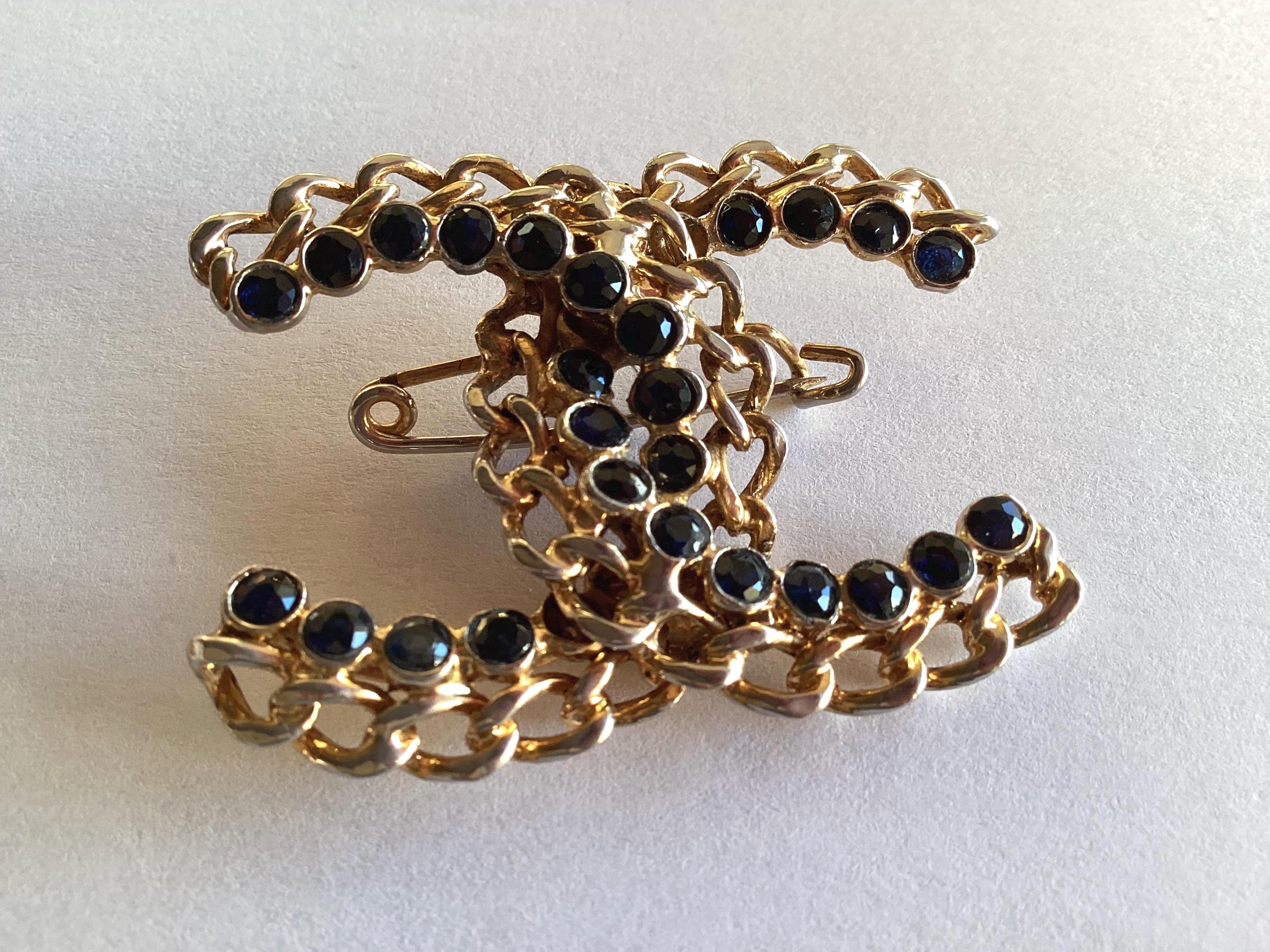 Vintage Chanel Logo Brooch | Intertwined Double C Sapphire, Two-Tone Gold Plated Early 1950s — photo 9 of 11