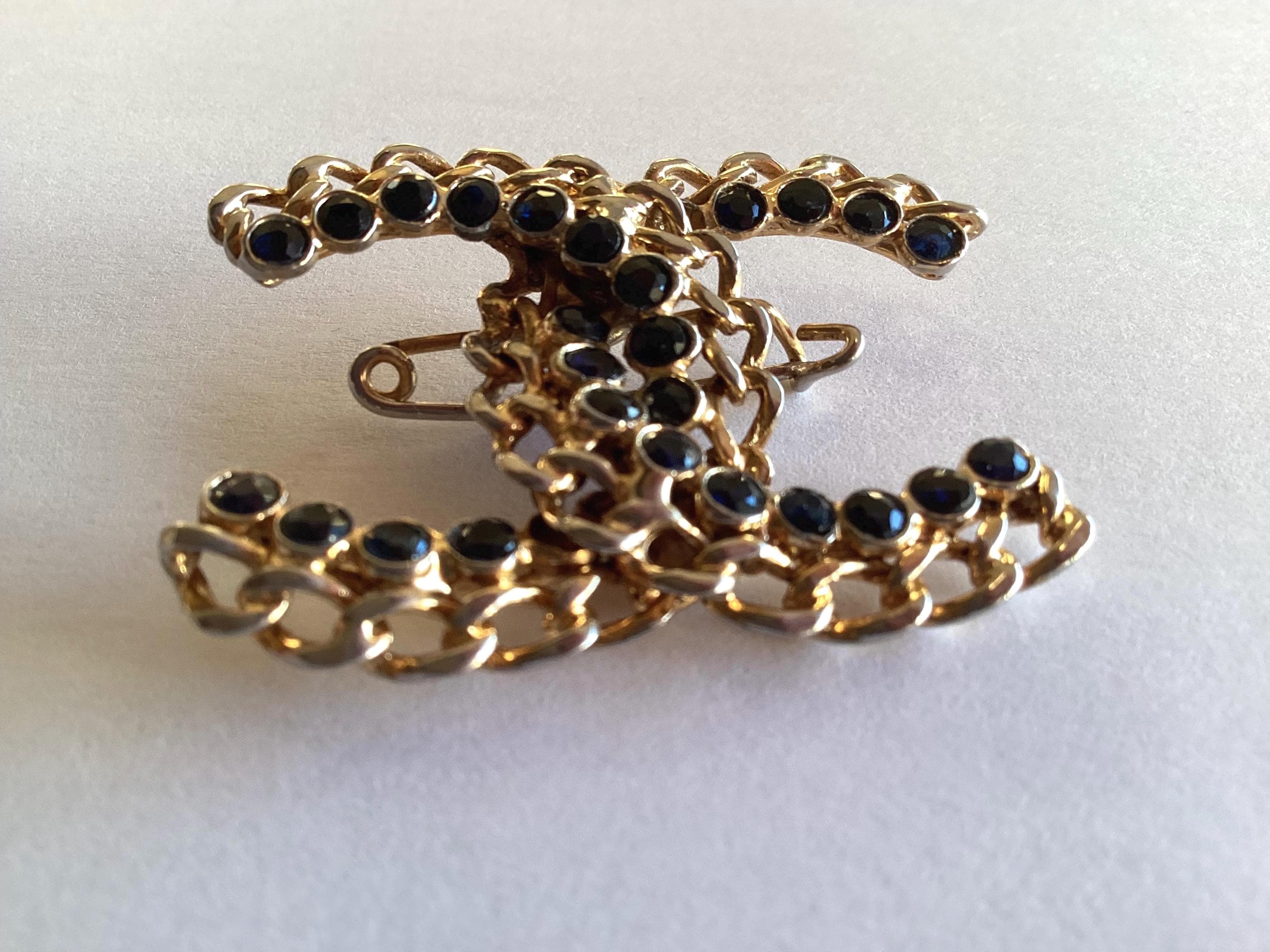 Vintage Chanel Logo Brooch | Intertwined Double C Sapphire, Two-Tone Gold Plated Early 1950s — photo 10 of 11