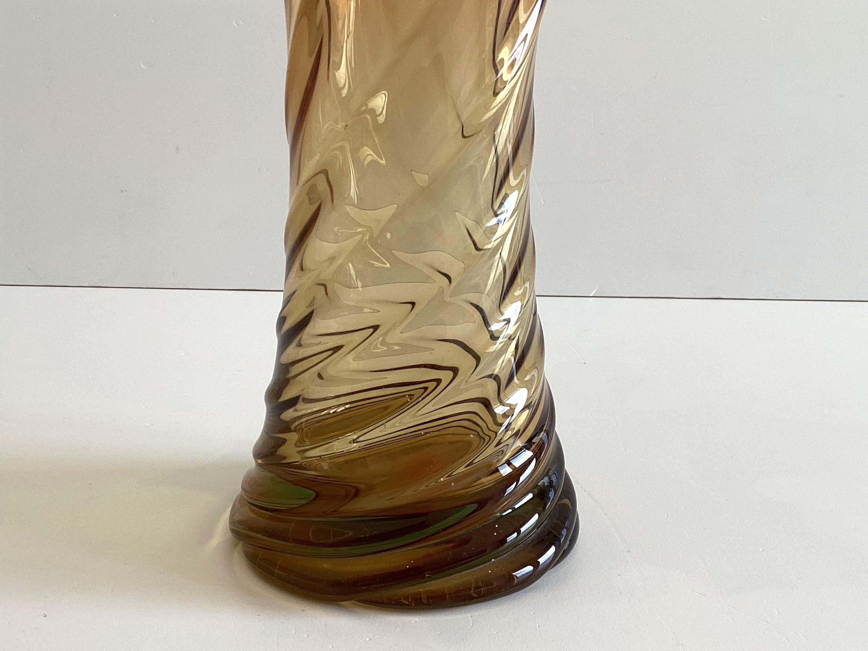 Vintage Murano Vase | 1960s Sommerso Flame, Three Original Labels, Amber to Ruby — photo 11 of 11