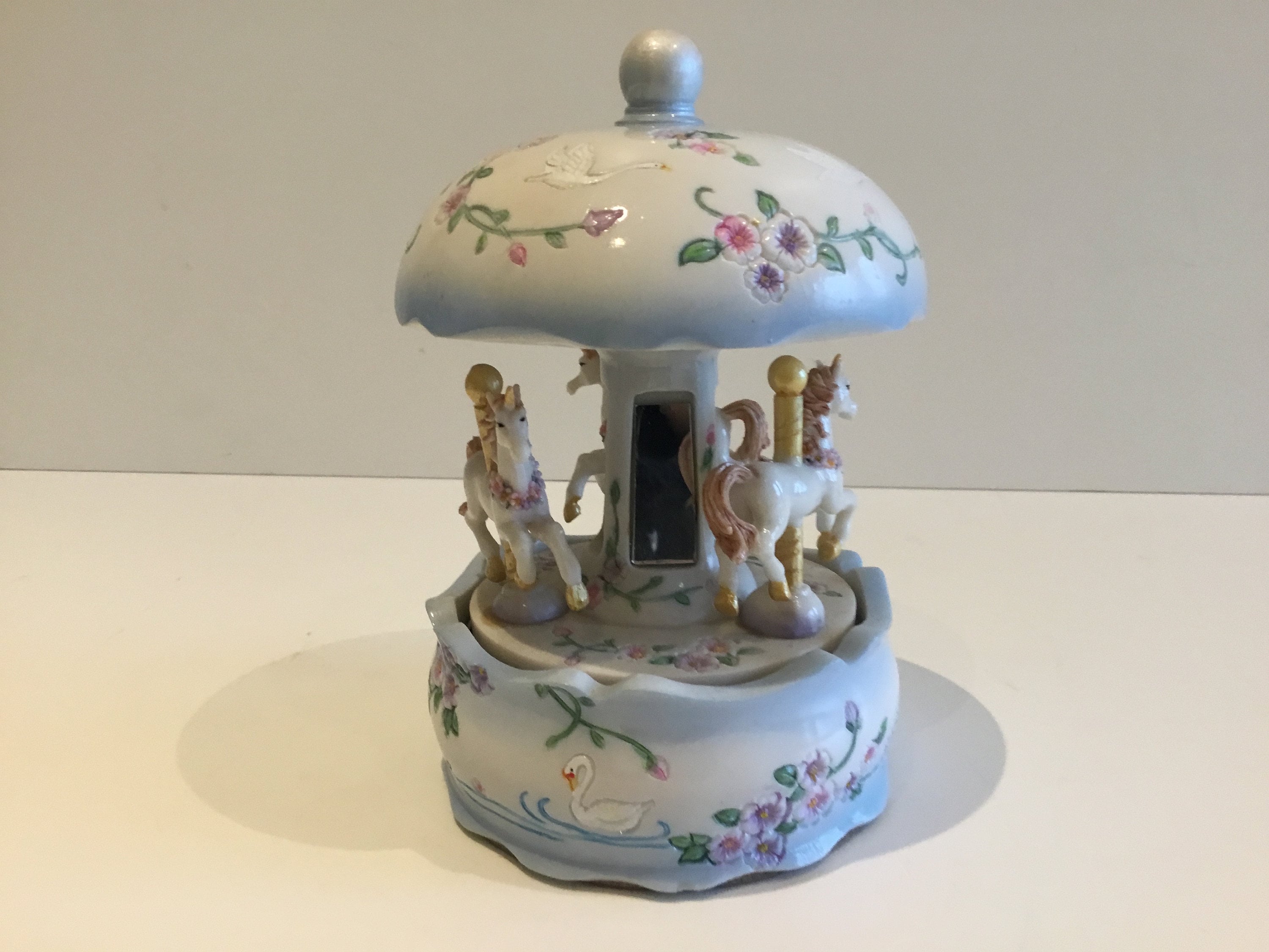 Vintage Music Box | 1980s Unicorns With Rotanting Carousel, Floral Design — photo 3 of 6