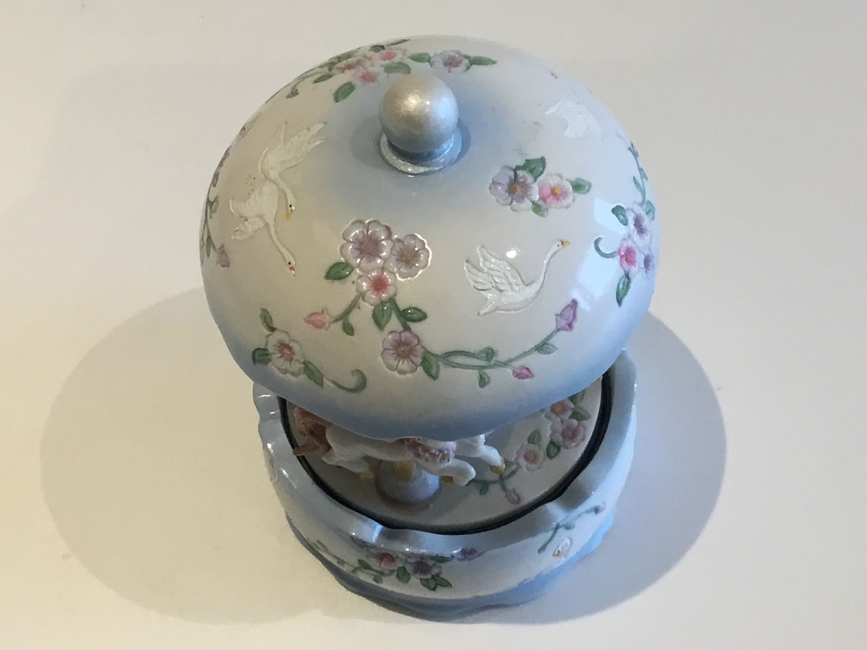 Vintage Music Box | 1980s Unicorns With Rotanting Carousel, Floral Design — photo 5 of 6
