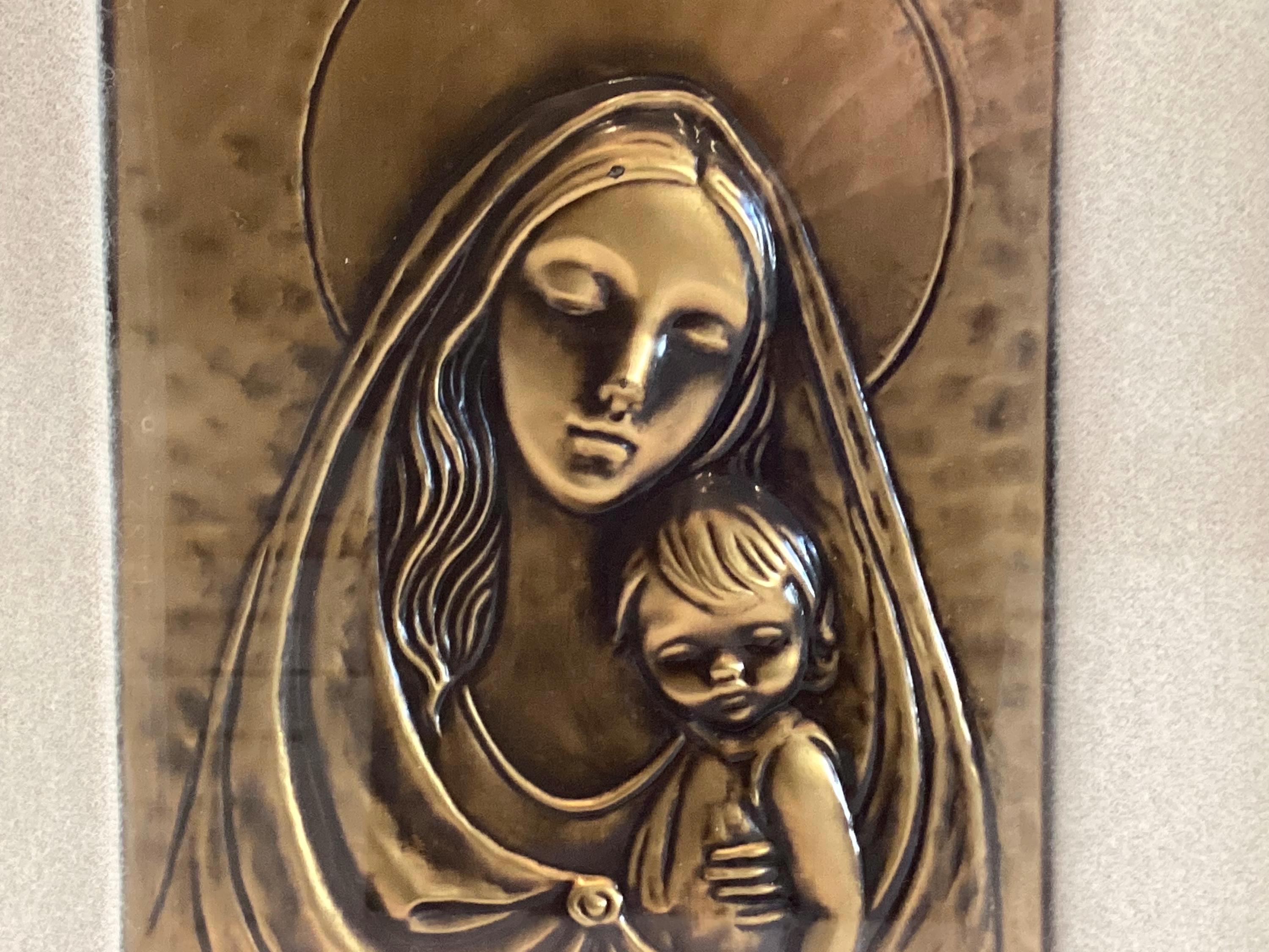 Copper Madonna Child Italian Art Relief, Aldo Bertagna 1970s Vintage Plaque — photo 6 of 8