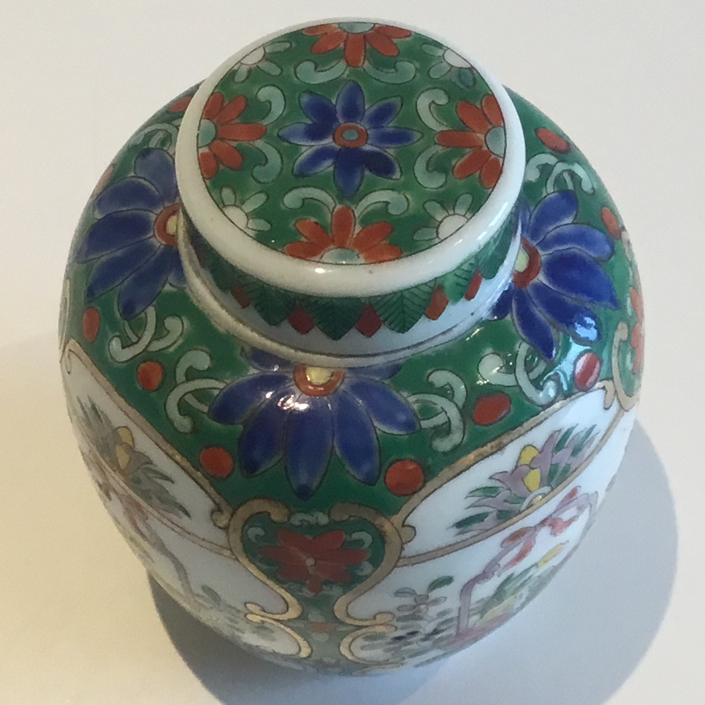 Chinese Vase – Porcelain Hand-Painted with Lid (1950s - Gold Finish) — photo 7 of 8