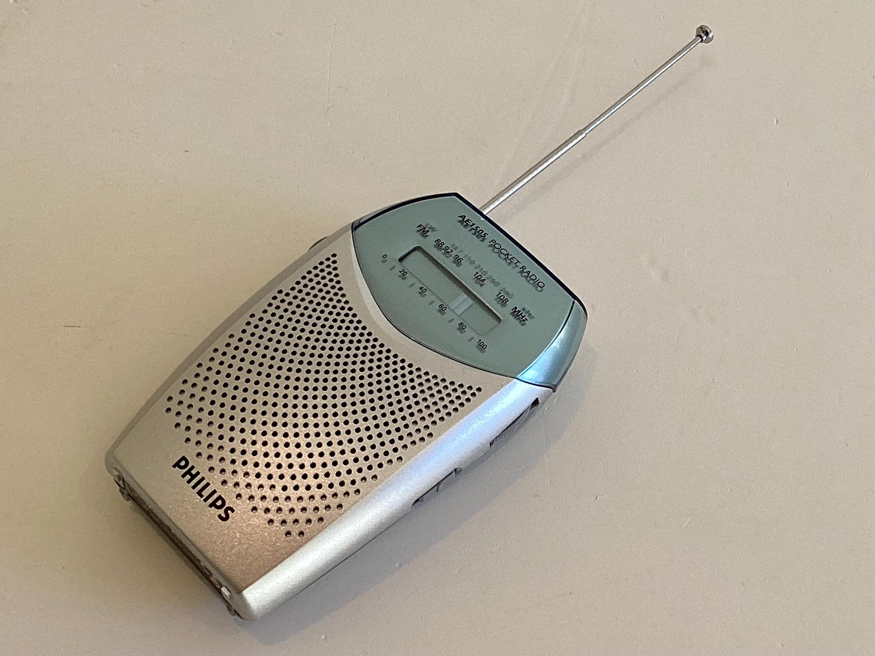 Vintage Pocket Radio | Philips AE1505 1990s FM/AM Portable Silver, Tested Working — photo 3 of 10