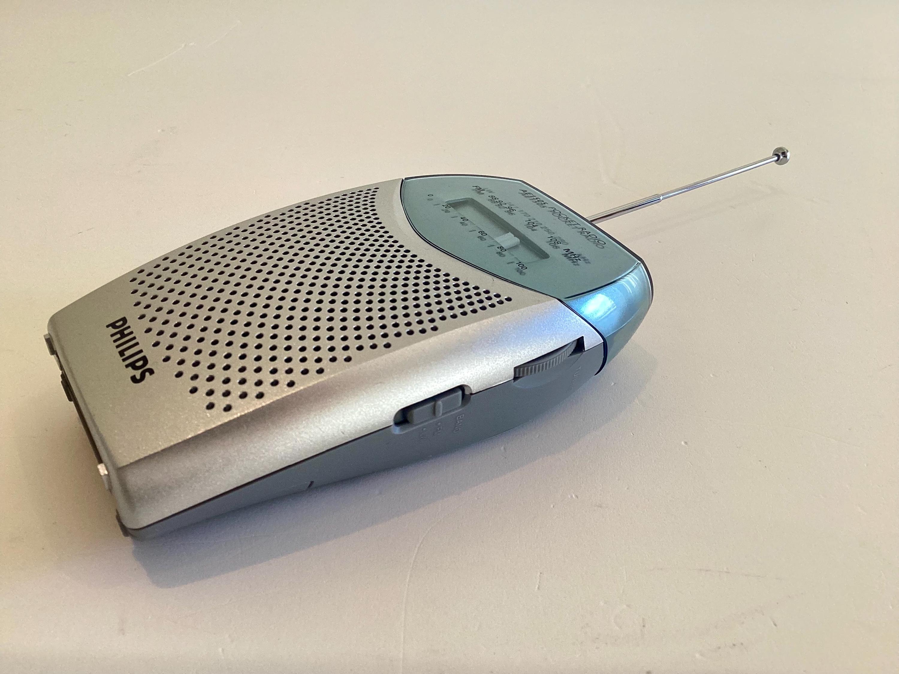 Vintage Pocket Radio | Philips AE1505 1990s FM/AM Portable Silver, Tested Working — photo 5 of 10