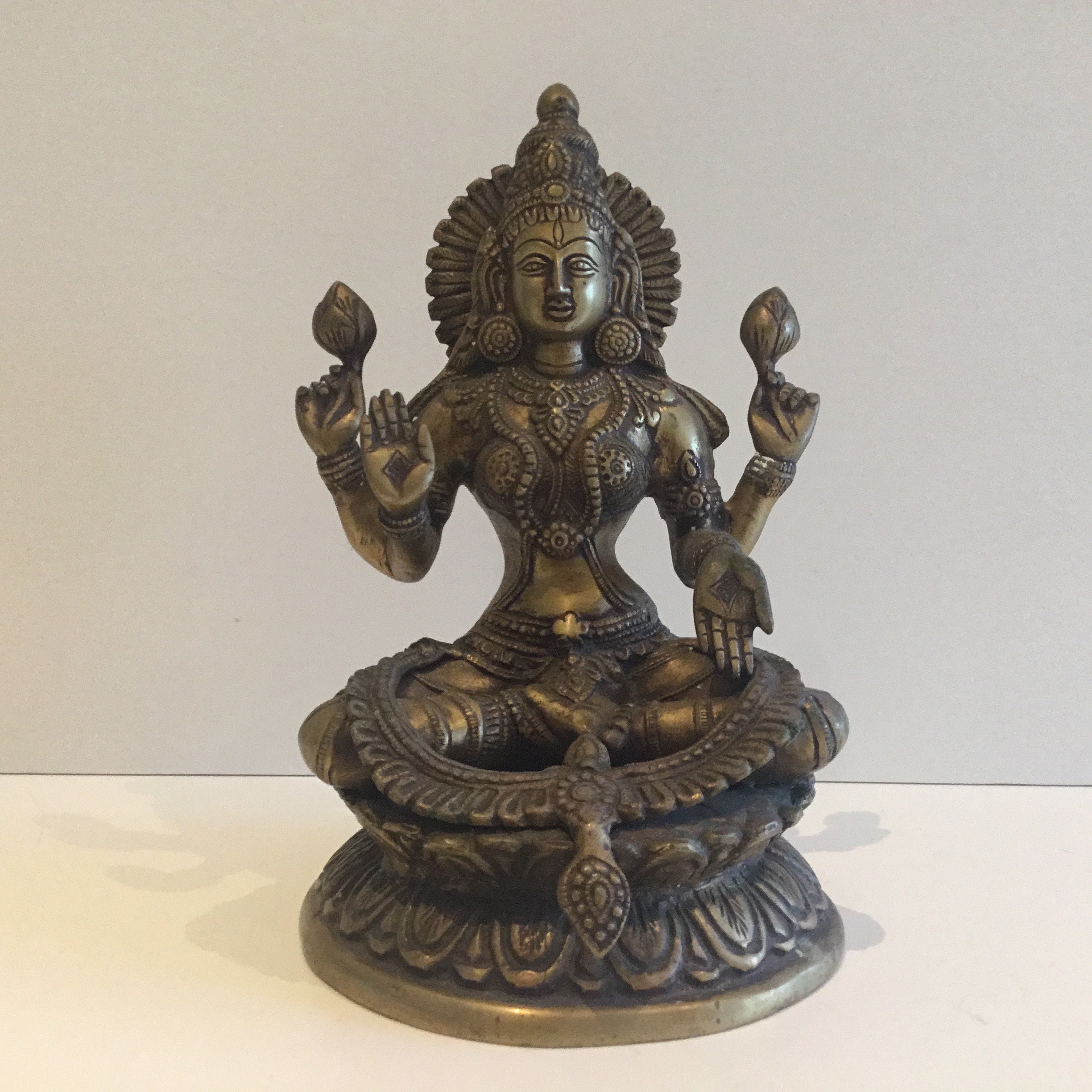Vintage Bronze Lakshmi | Hindu Goddess Statue, 1950s Indian Ritual Sculpture, 3 kg — photo 3 of 10
