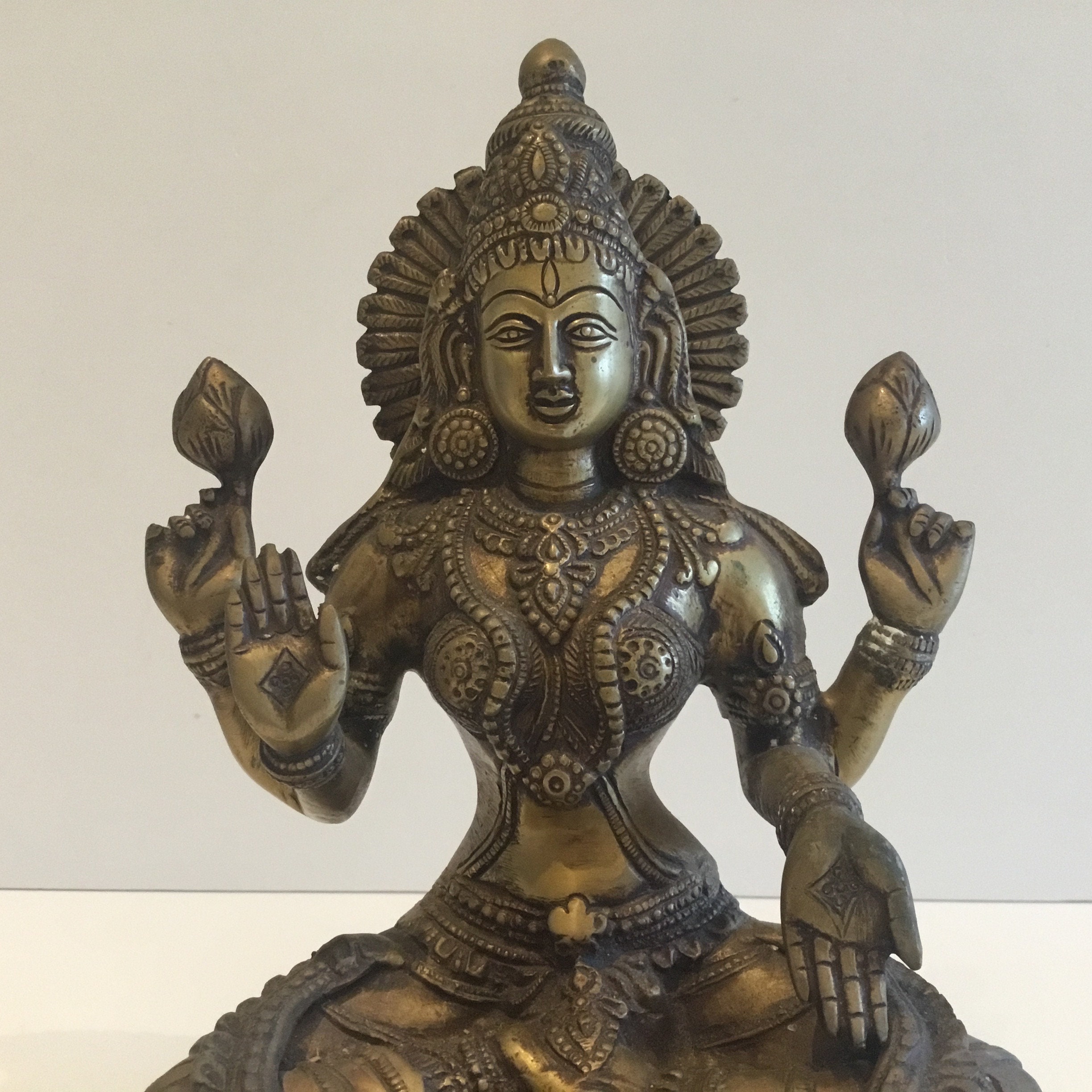 Vintage Bronze Lakshmi | Hindu Goddess Statue, 1950s Indian Ritual Sculpture, 3 kg — photo 6 of 10