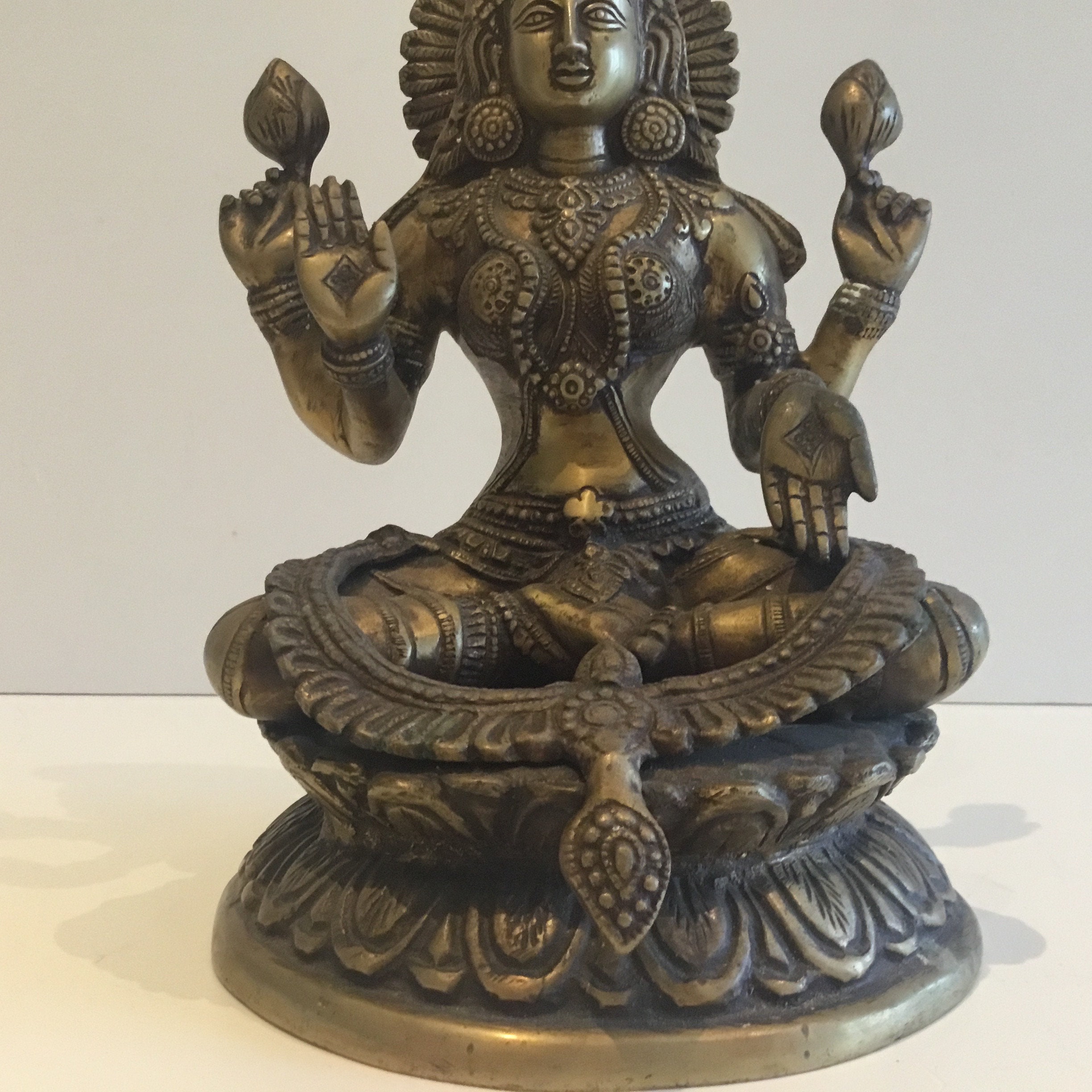 Vintage Bronze Lakshmi | Hindu Goddess Statue, 1950s Indian Ritual Sculpture, 3 kg — photo 7 of 10
