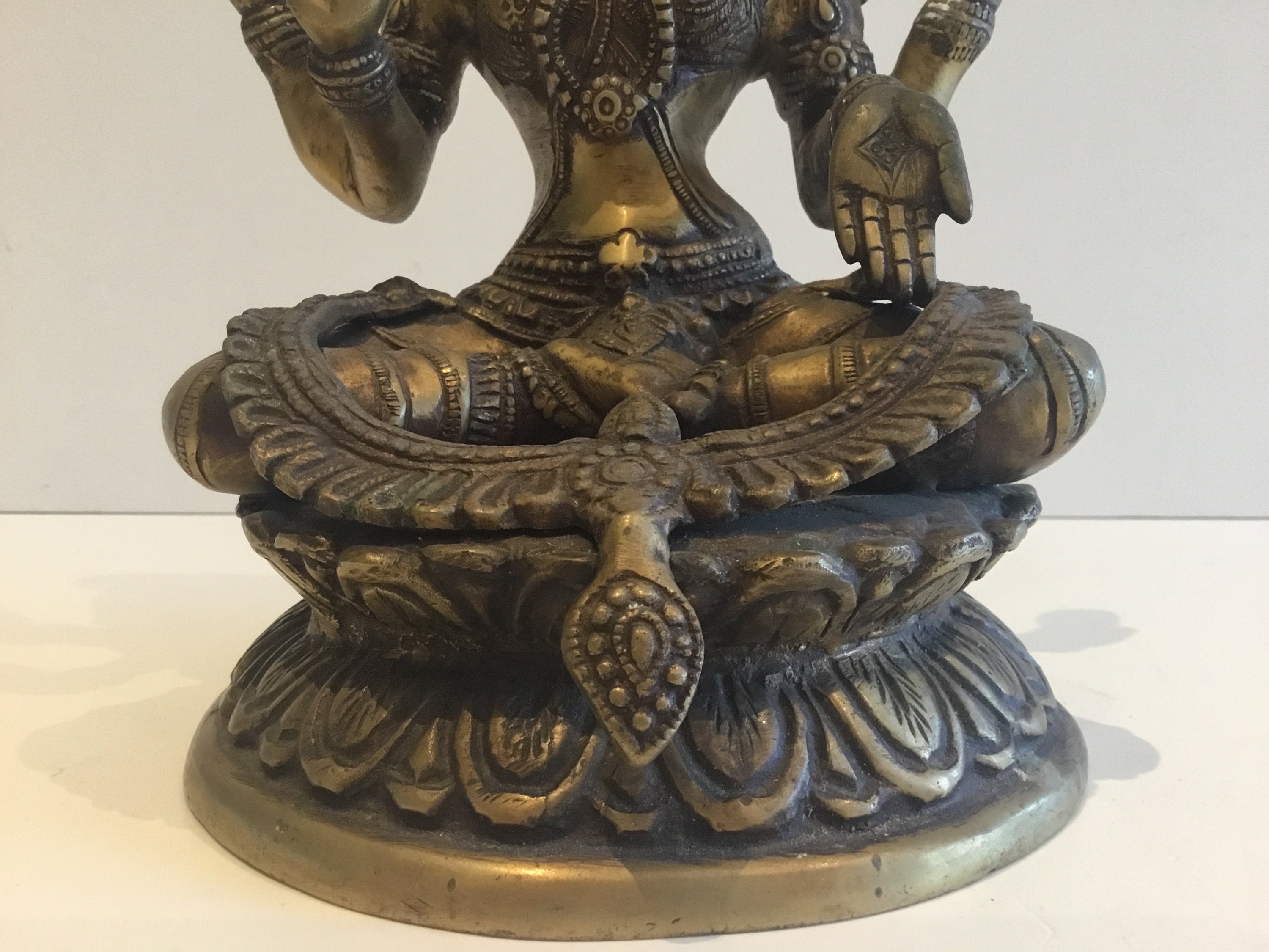 Vintage Bronze Lakshmi | Hindu Goddess Statue, 1950s Indian Ritual Sculpture, 3 kg — photo 9 of 10