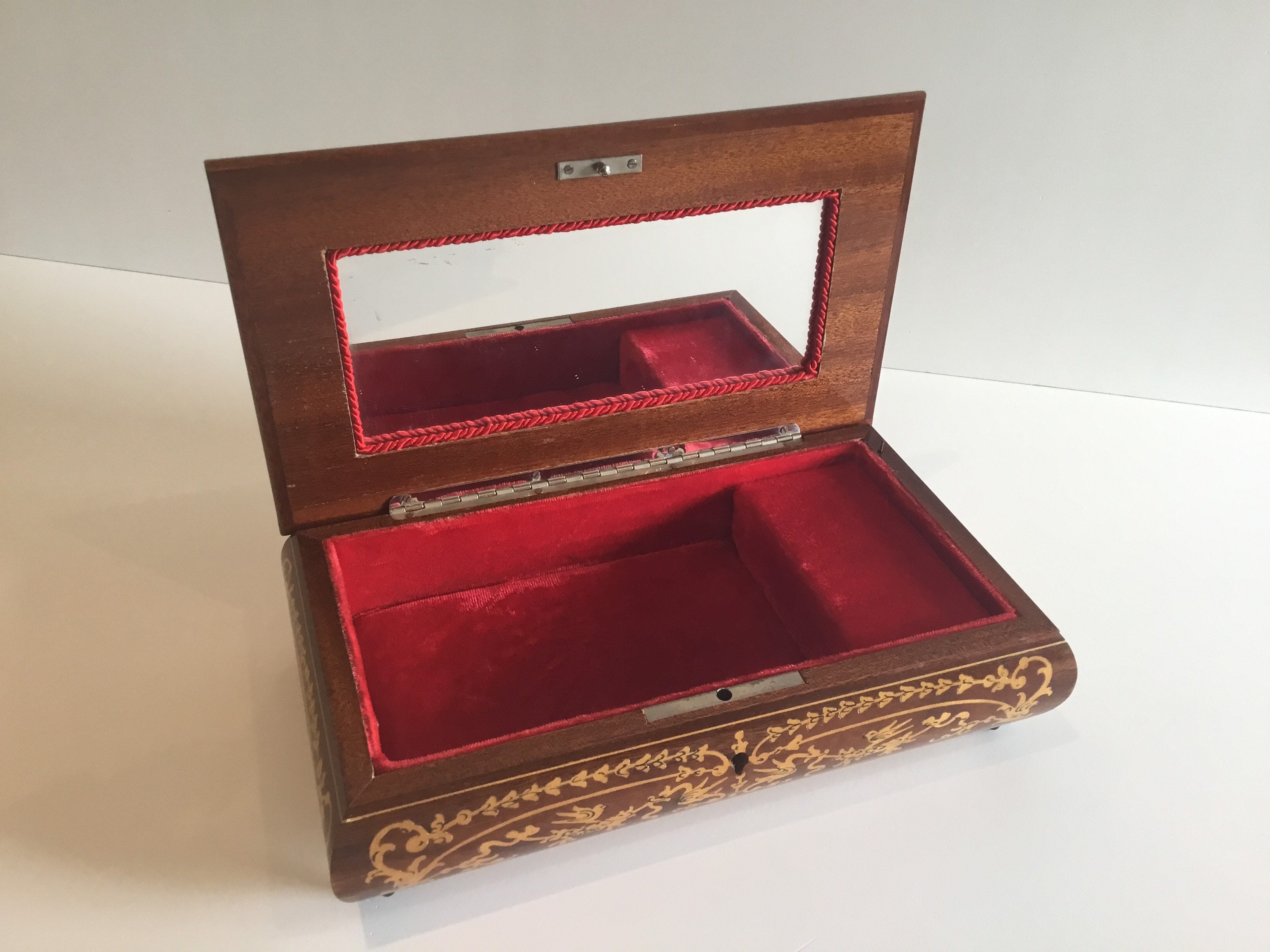 Vintage Music Box | 1960s Sorrento Italy, Wood Inlay Jewelry Box "Isle of Capri" — photo 4 of 10