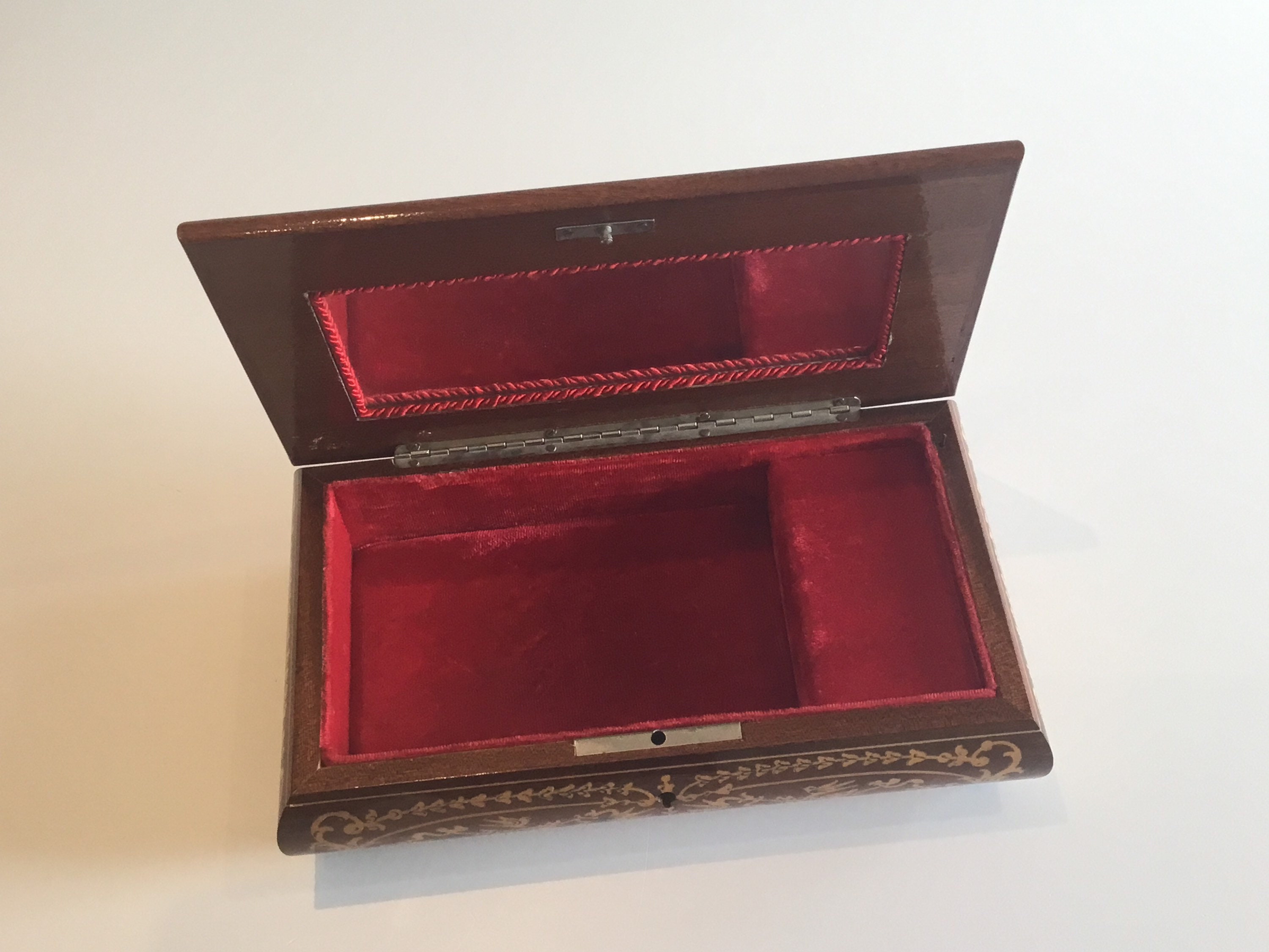 Vintage Music Box | 1960s Sorrento Italy, Wood Inlay Jewelry Box "Isle of Capri" — photo 6 of 10