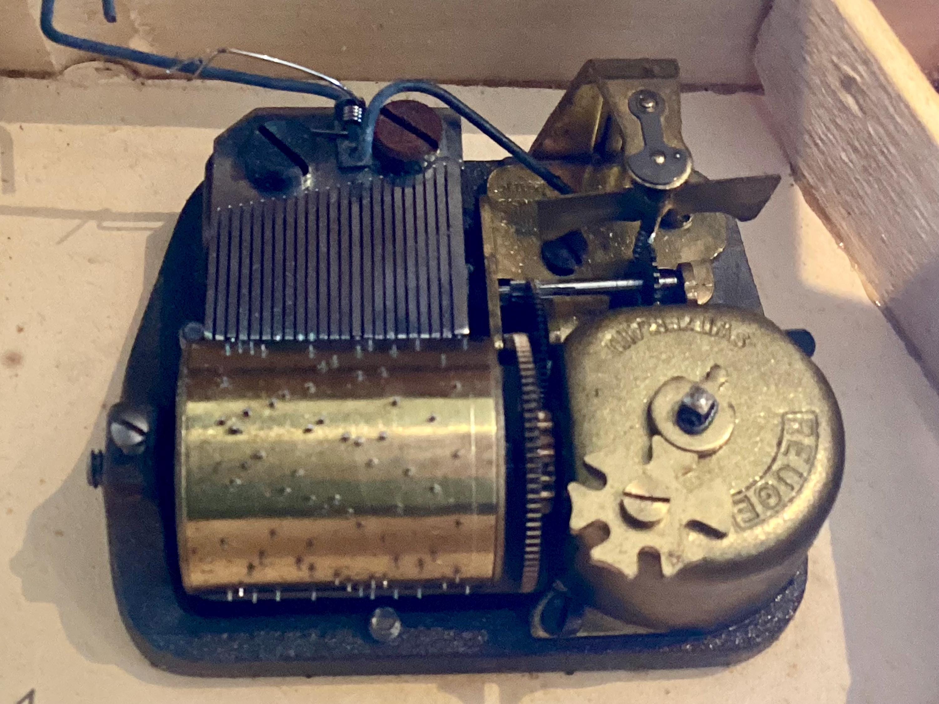 Vintage Reuge Music Box | 1960s Switzerland Leather Jewelry Box, Hollywood Regency — photo 9 of 11