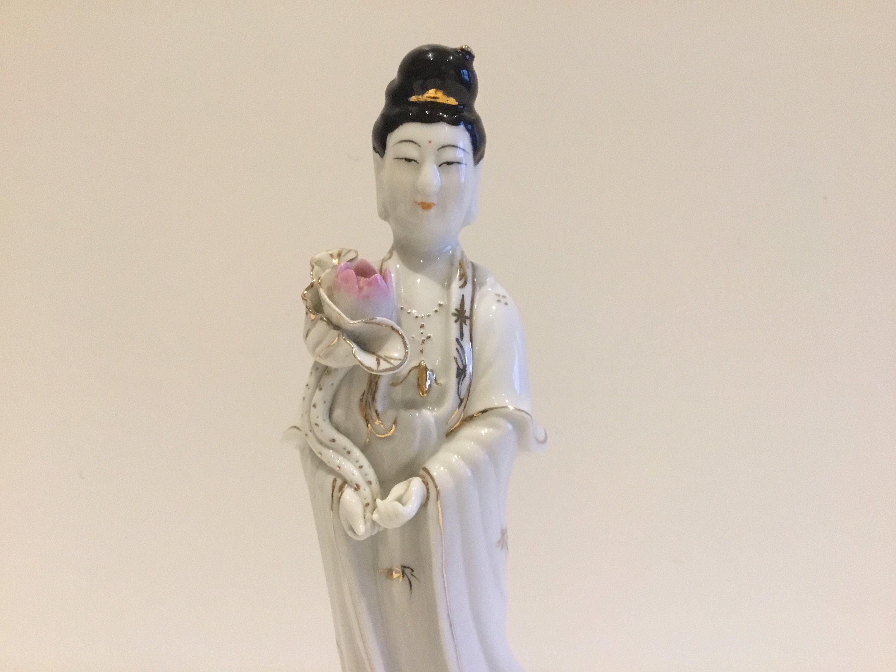 Vintage Porcelain Guan Yin | 1950s Chinese Goddess of Mercy, Hand Painted Gold Floral — photo 7 of 11