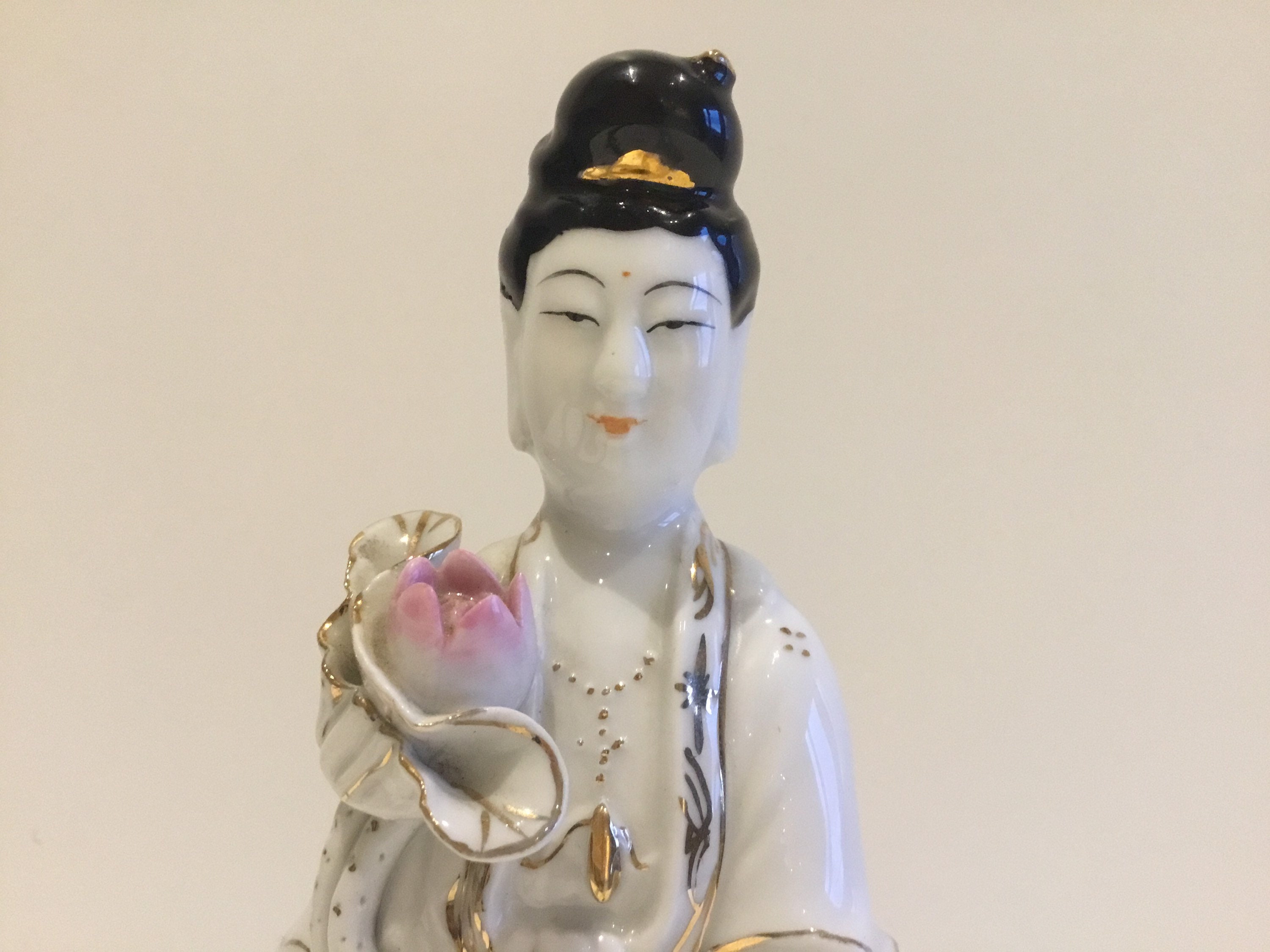 Vintage Porcelain Guan Yin | 1950s Chinese Goddess of Mercy, Hand Painted Gold Floral — photo 9 of 11