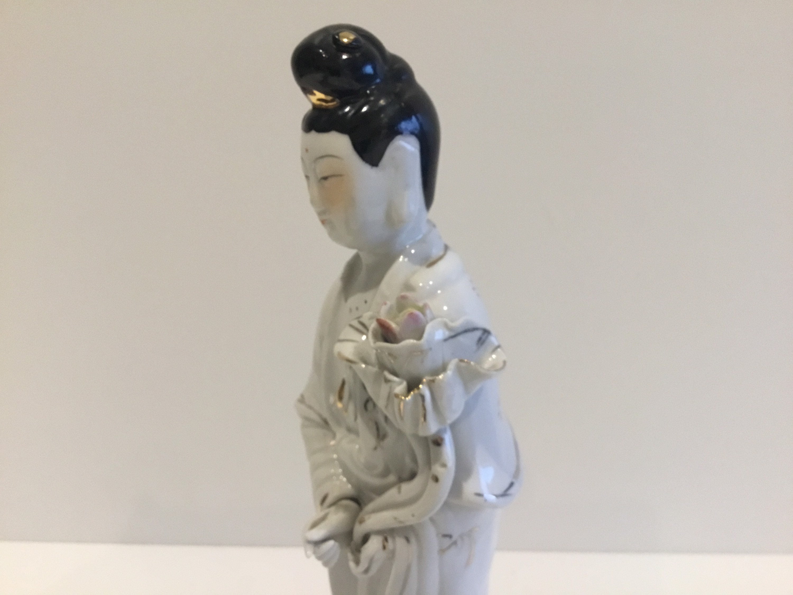 Vintage Statue Large Guan Yin Porcelain Figurine (1950s) Collectible — photo 9 of 11