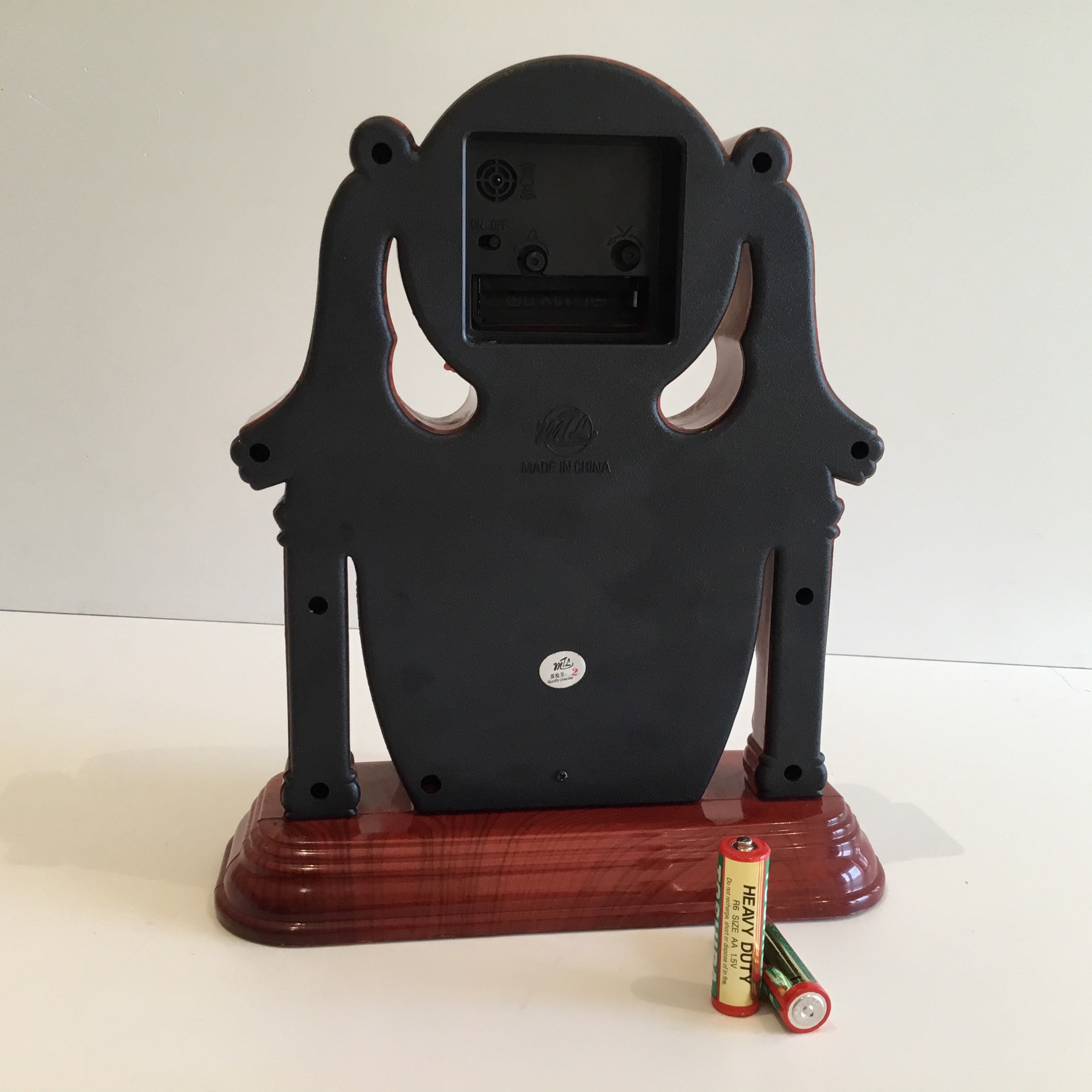 Vintage Alarm Clock | 1980s Chinese Torsion Pendulum, Plastic Novelty Clock Working — photo 9 of 10