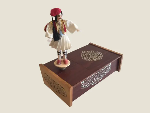 Rare Cigarettes Music  Box (1950s) Oriental Melody With Dancer
