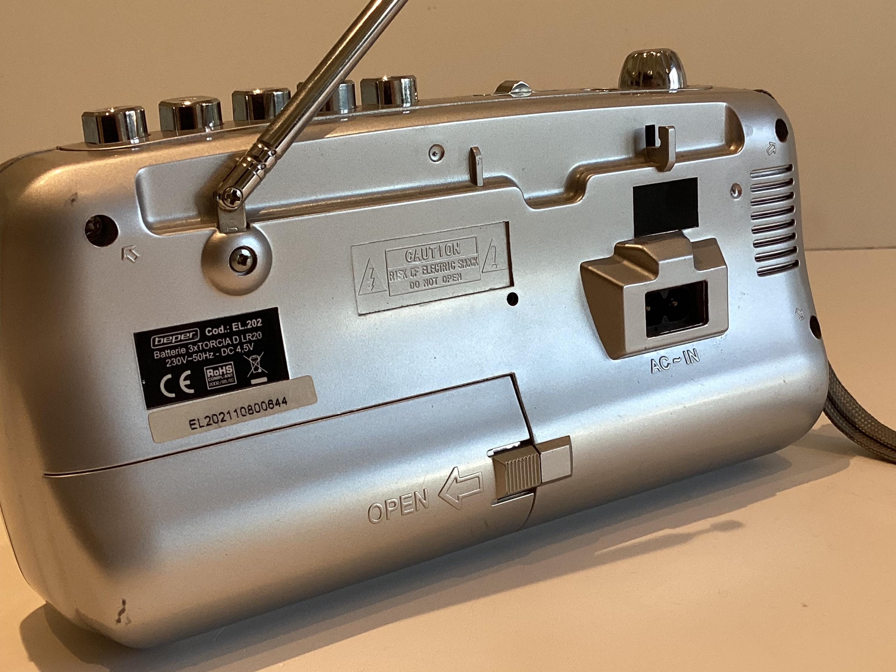 Vintage Radio Cassette | Beper EL.2021 Y2K Silver, Discontinued Italian Portable — photo 9 of 10