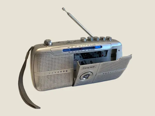 Vintage Radio Cassette | Beper EL.2021 Y2K Silver, Discontinued Italian Portable