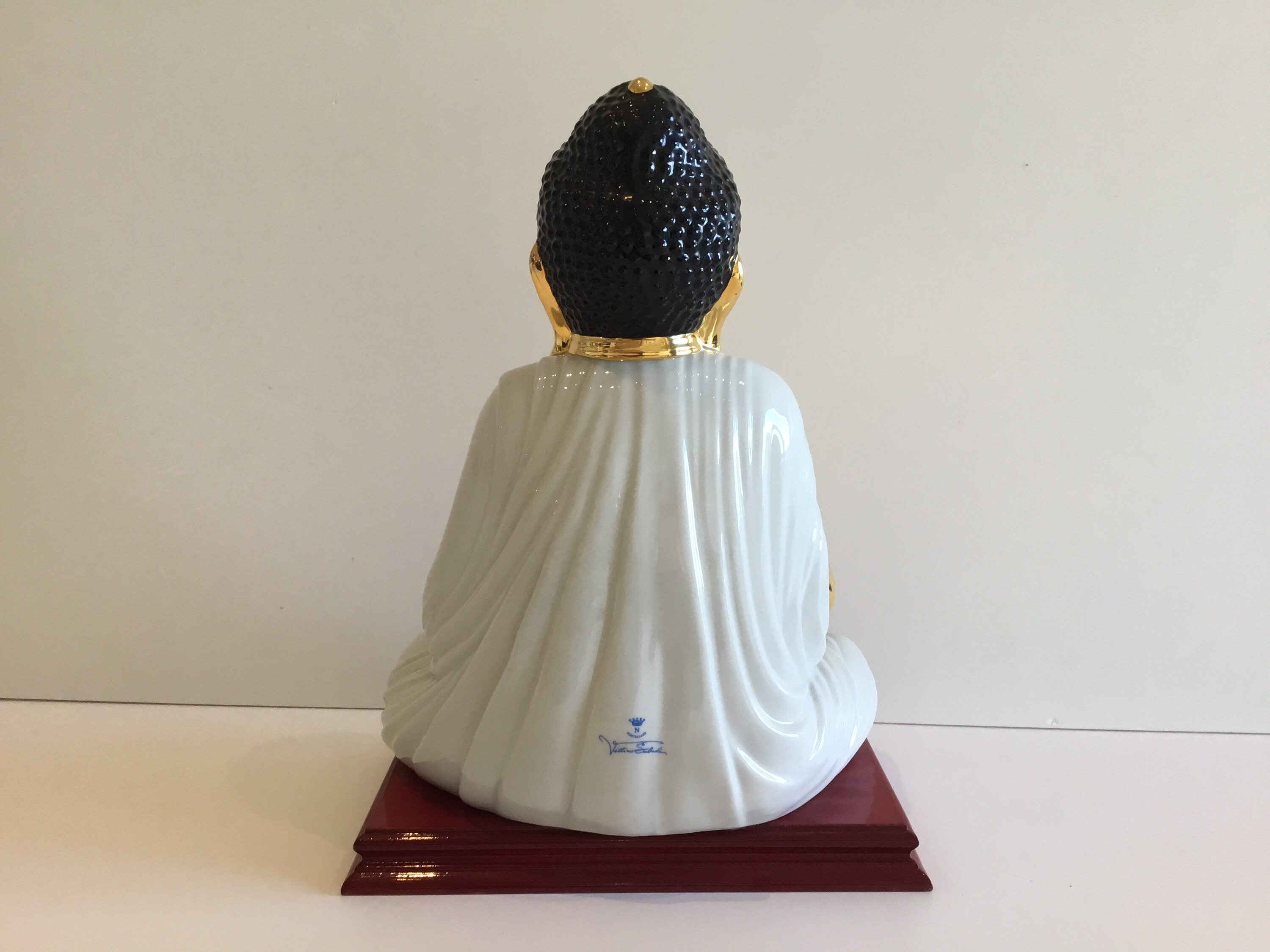 Vintage Porcelain Buddha | Vittorio Sabadin Capodimonte 1970s Italy, Gold Decorated Sculpture — photo 5 of 10