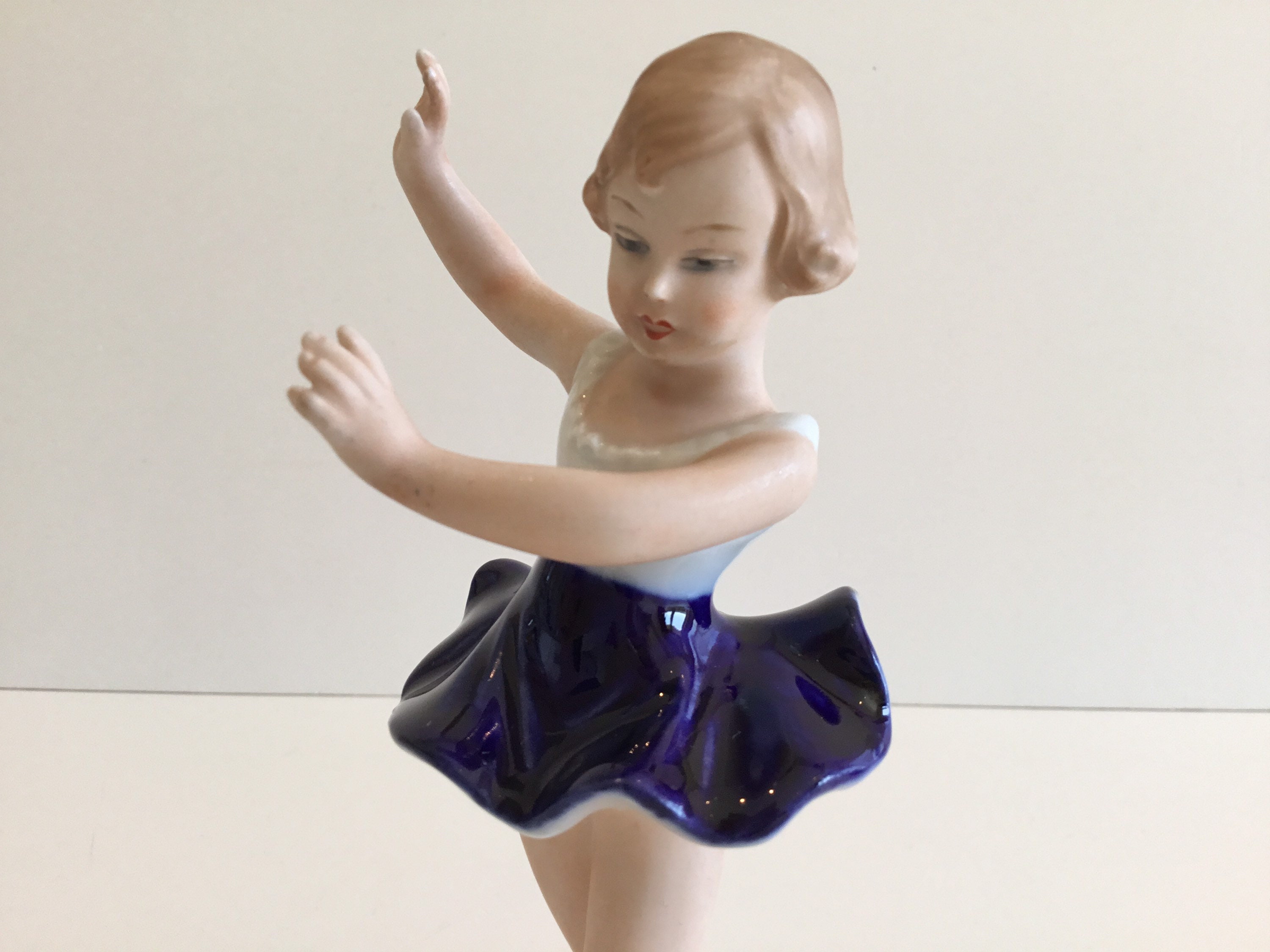 Vintage Porcelain | Wallendorf German Ballerina, 1960s Cobalt Blue Skirt Rare — photo 8 of 9