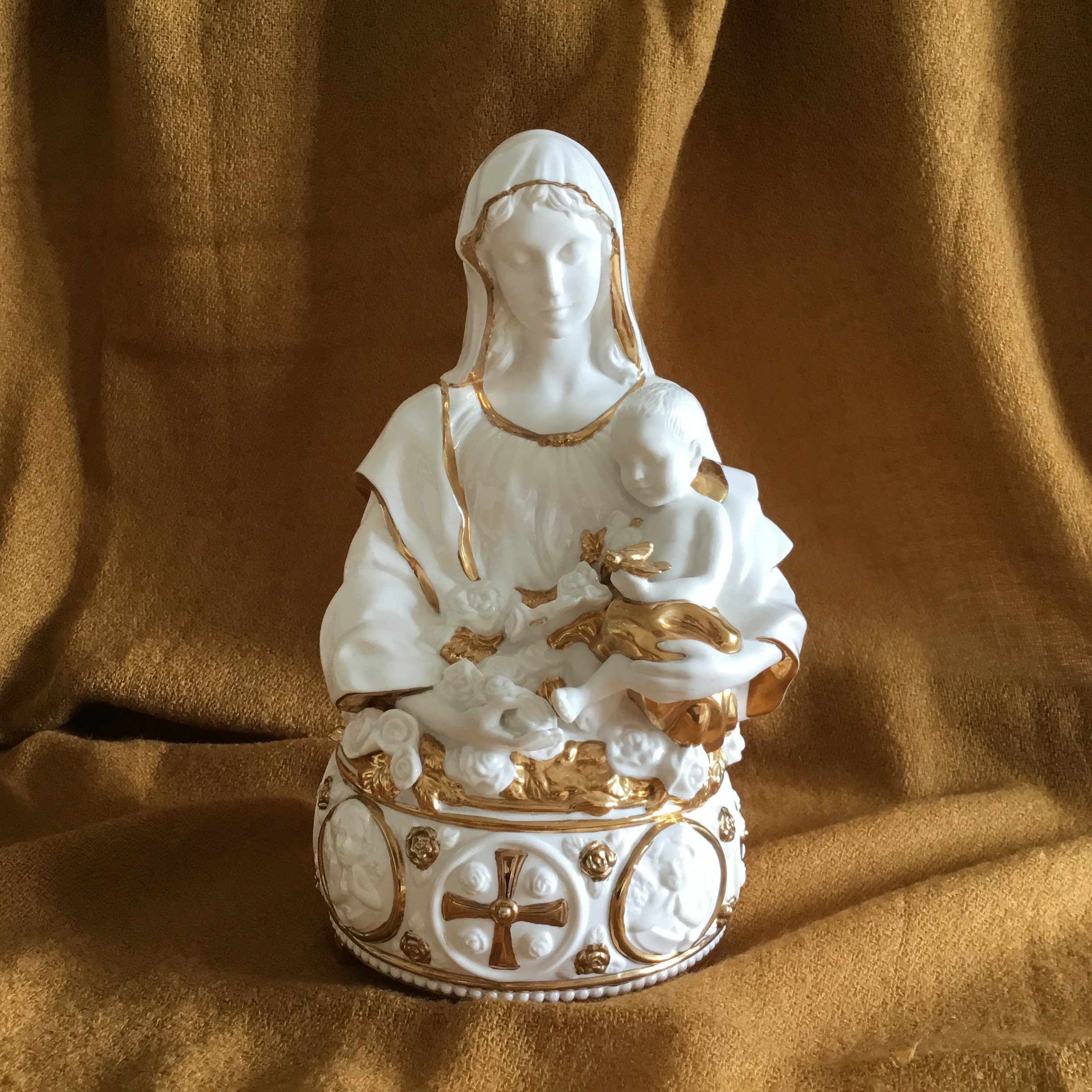 Vintage Musical | Franklin Mint Madonna Sculpture, 1980s Wind-Up Religious Porcelain — photo 2 of 8