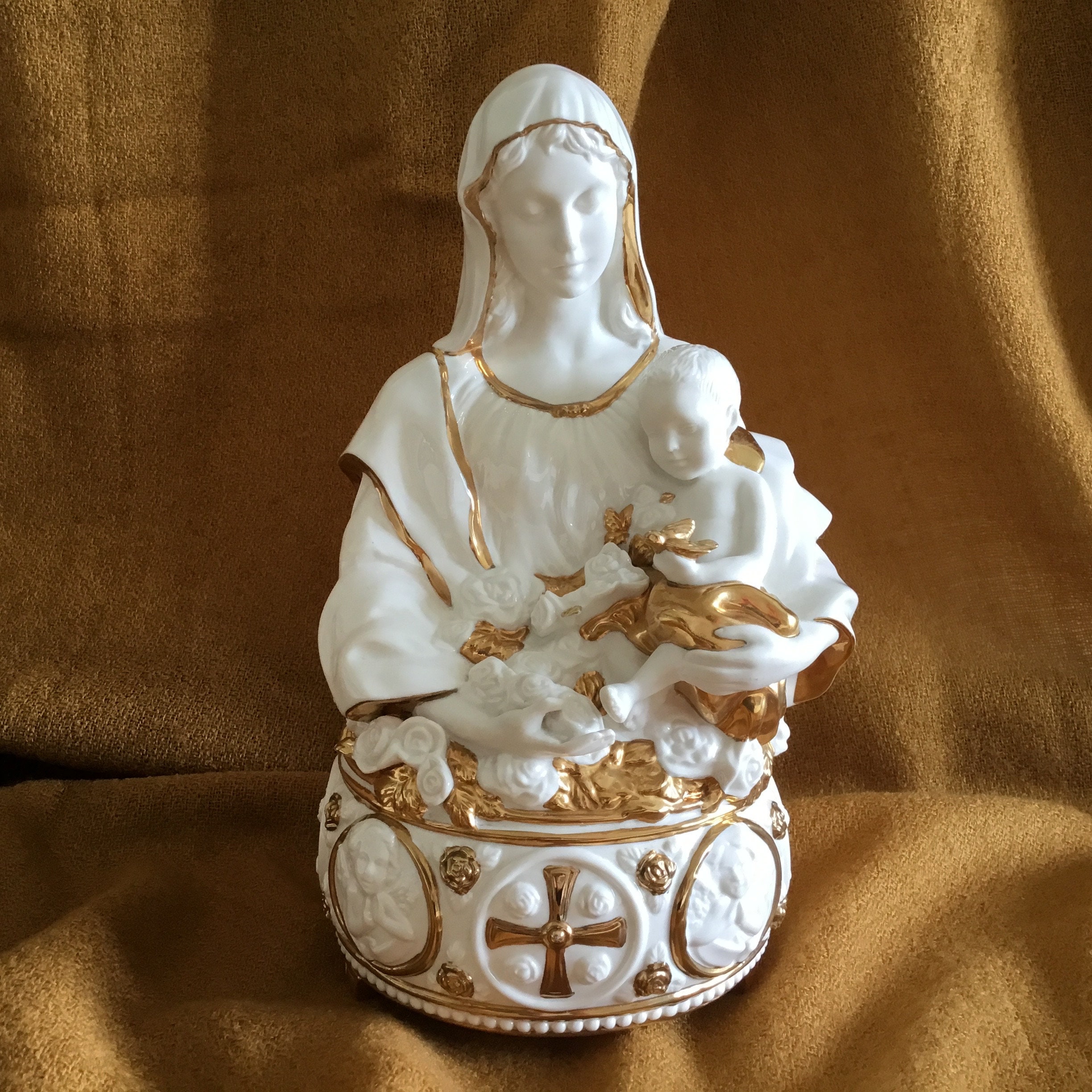 Vintage Musical | Franklin Mint Madonna Sculpture, 1980s Wind-Up Religious Porcelain — photo 3 of 8