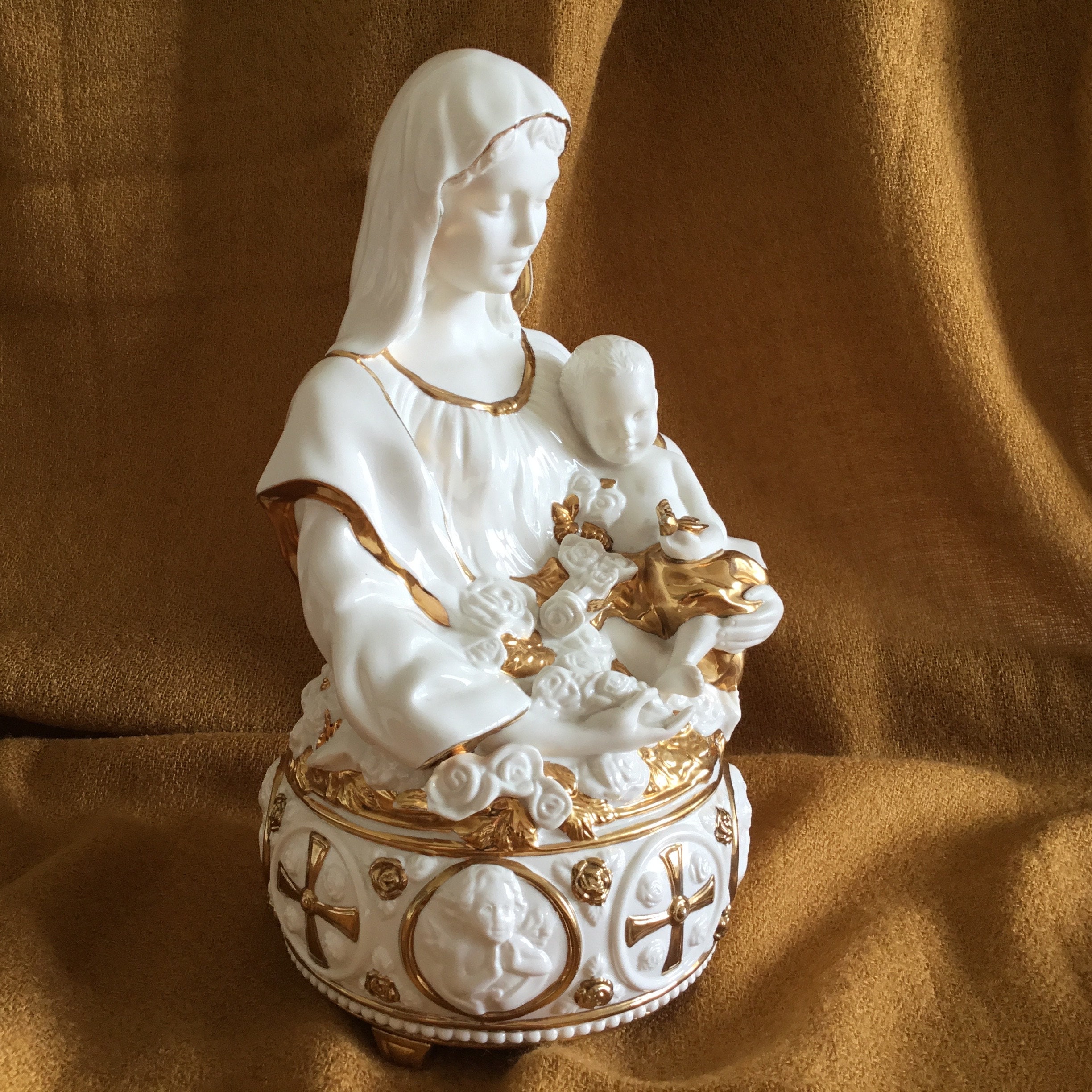 Vintage Musical | Franklin Mint Madonna Sculpture, 1980s Wind-Up Religious Porcelain — photo 4 of 8