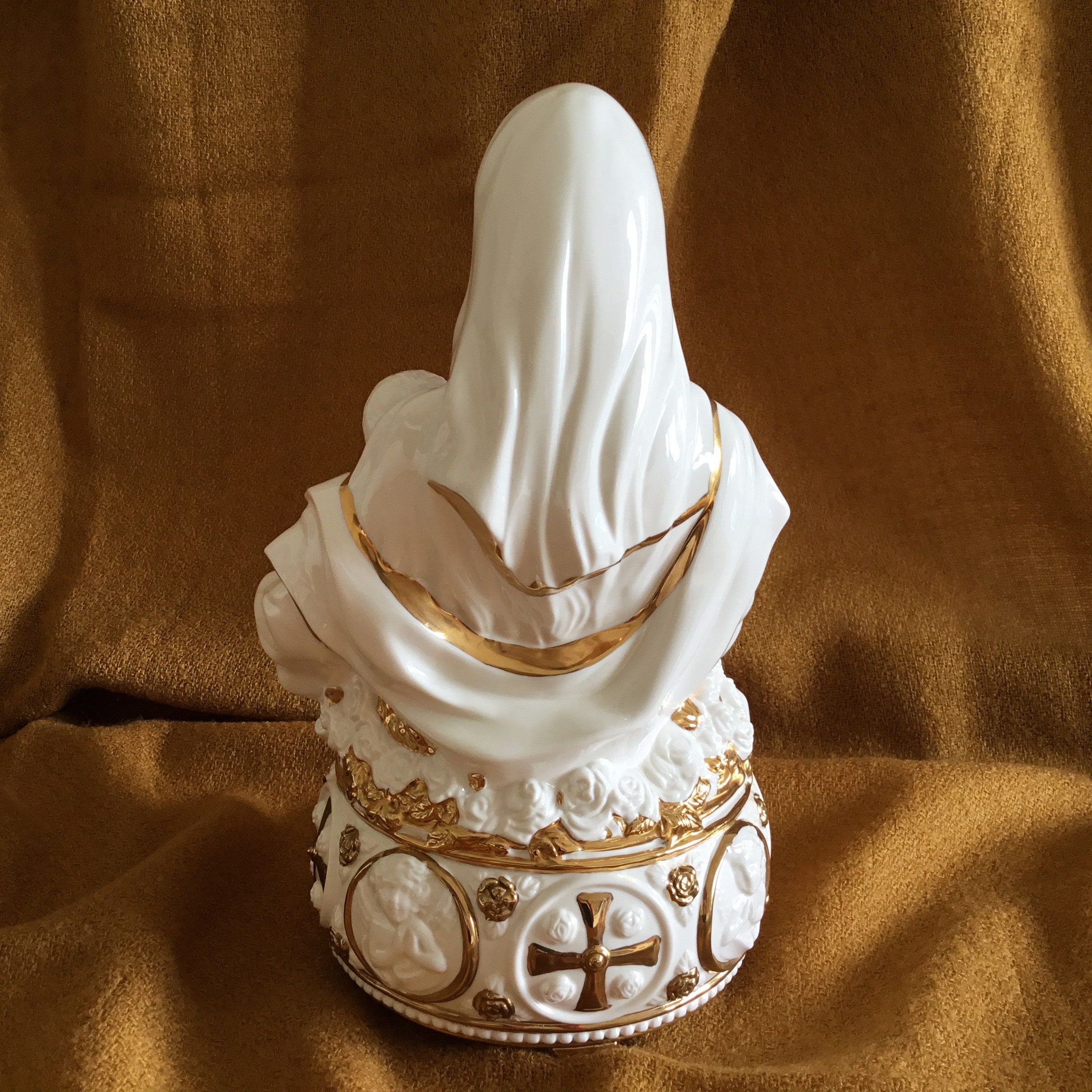 Vintage Musical | Franklin Mint Madonna Sculpture, 1980s Wind-Up Religious Porcelain — photo 5 of 8