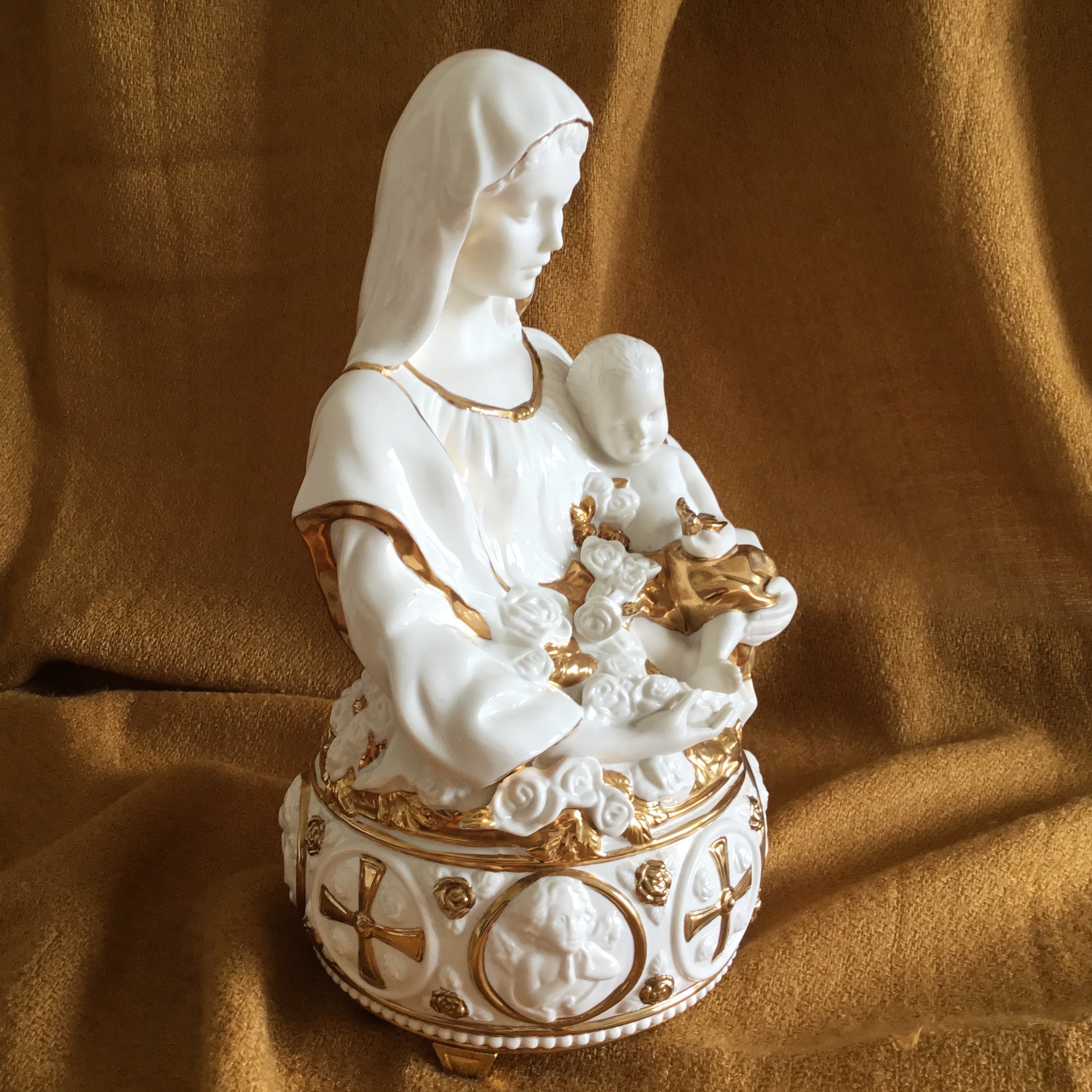 Vintage Musical | Franklin Mint Madonna Sculpture, 1980s Wind-Up Religious Porcelain — photo 7 of 8