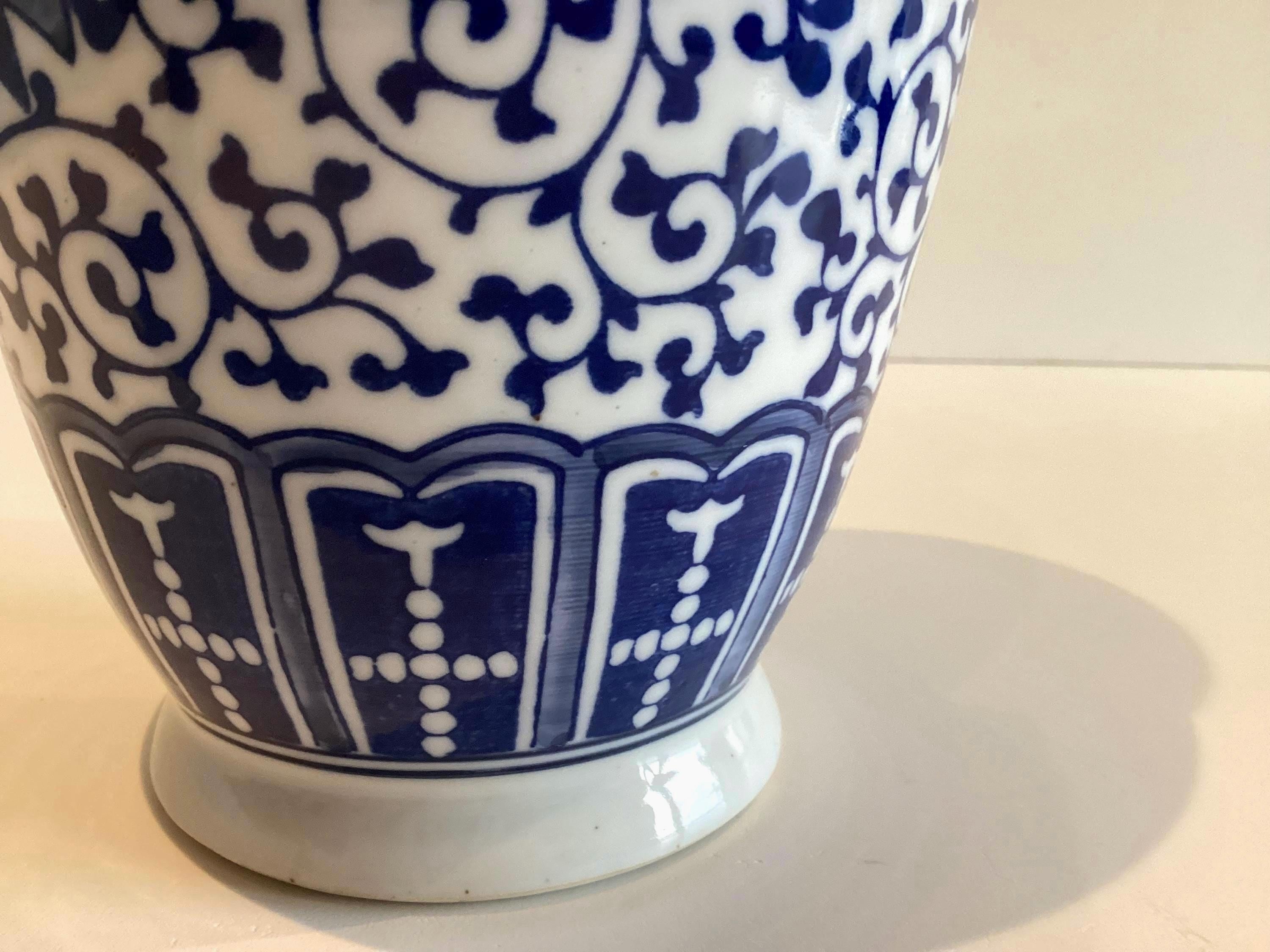 Chinese Vase | Qianlong Mark Qing Period 20th Century — photo 7 of 9