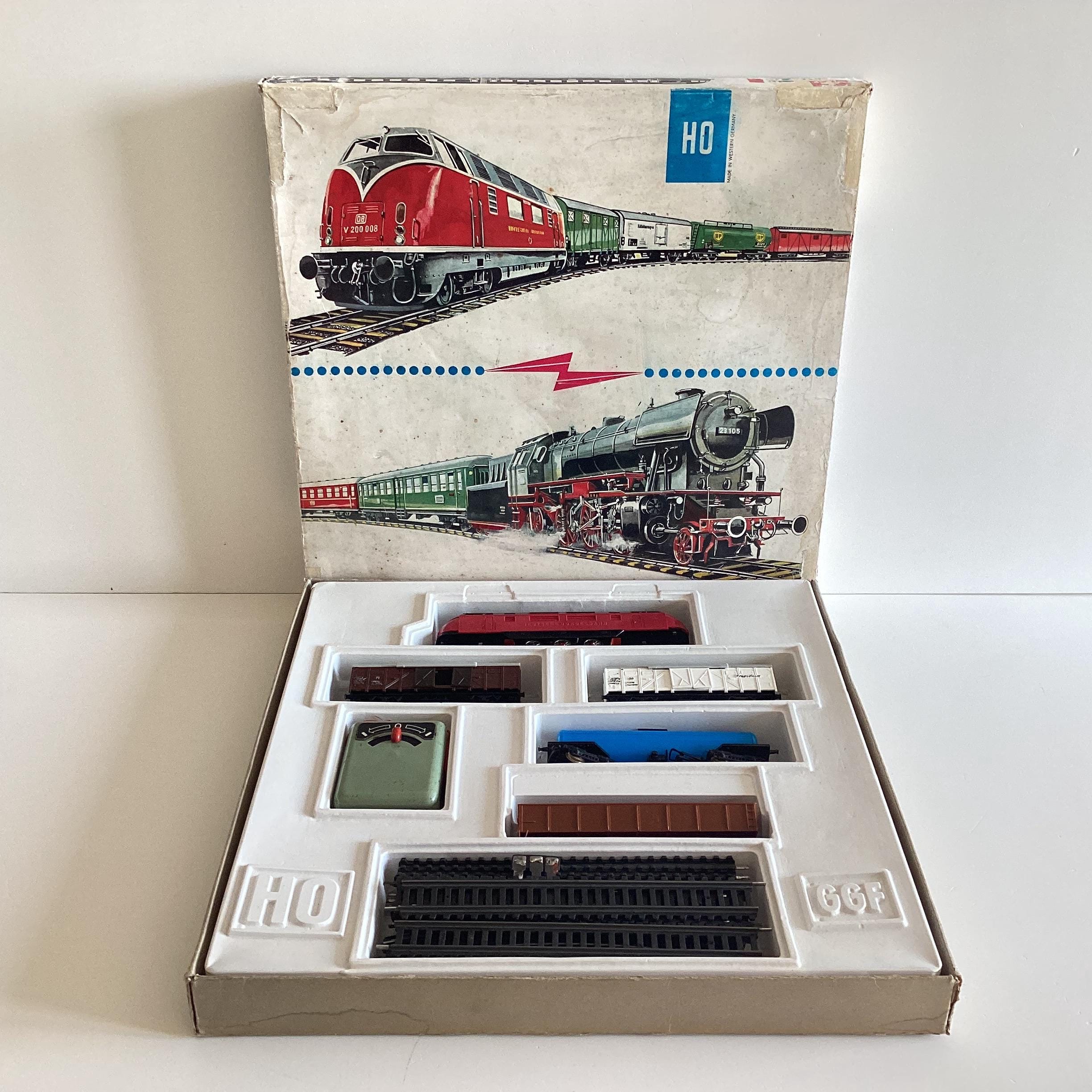 Vintage Train Set | Bakelite GGF Deutsche Bundesbahn HO Scale (1960s) Western Germany — photo 2 of 9