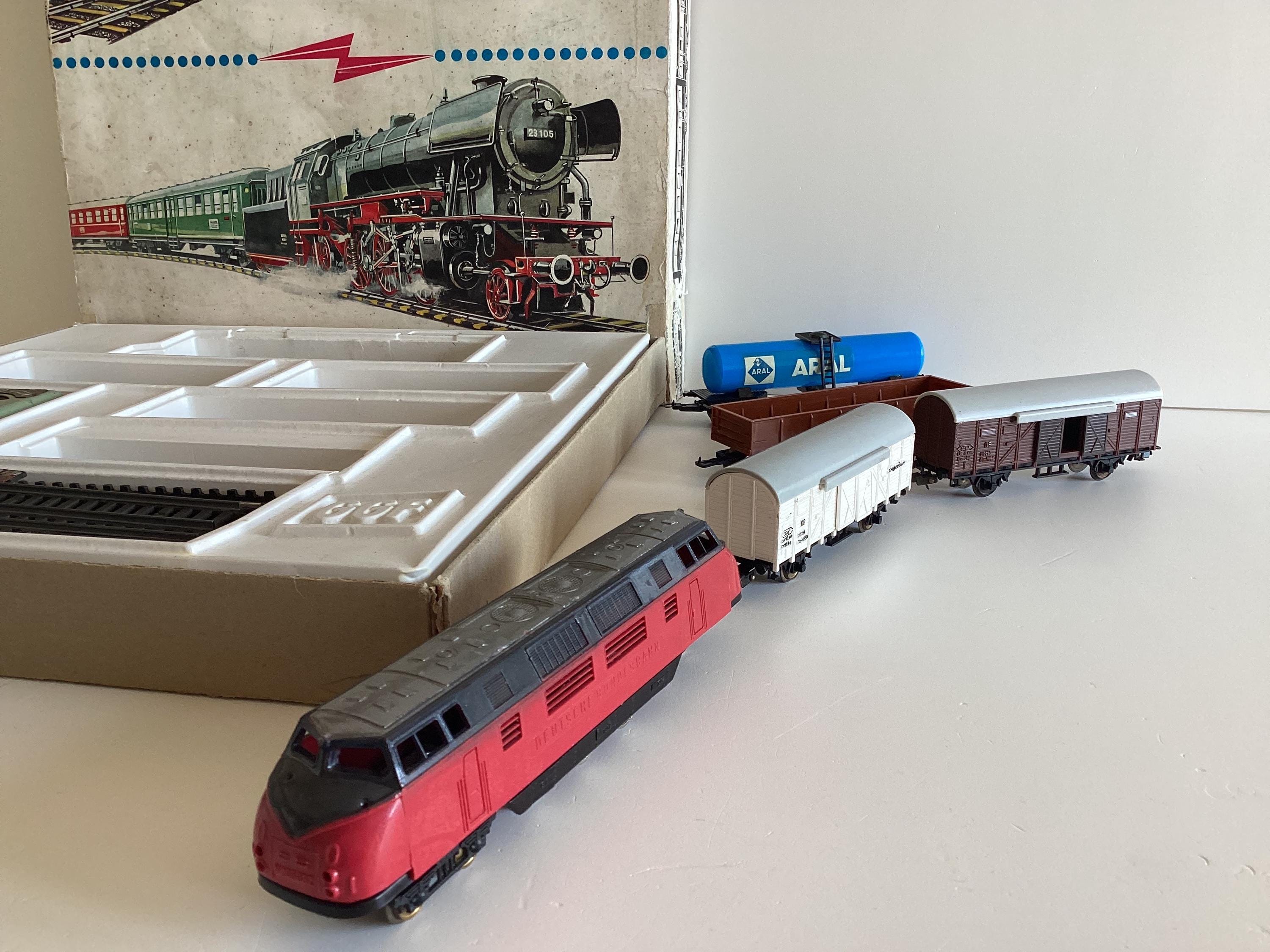 Vintage Train Set | Bakelite GGF Deutsche Bundesbahn HO Scale (1960s) Western Germany — photo 3 of 9