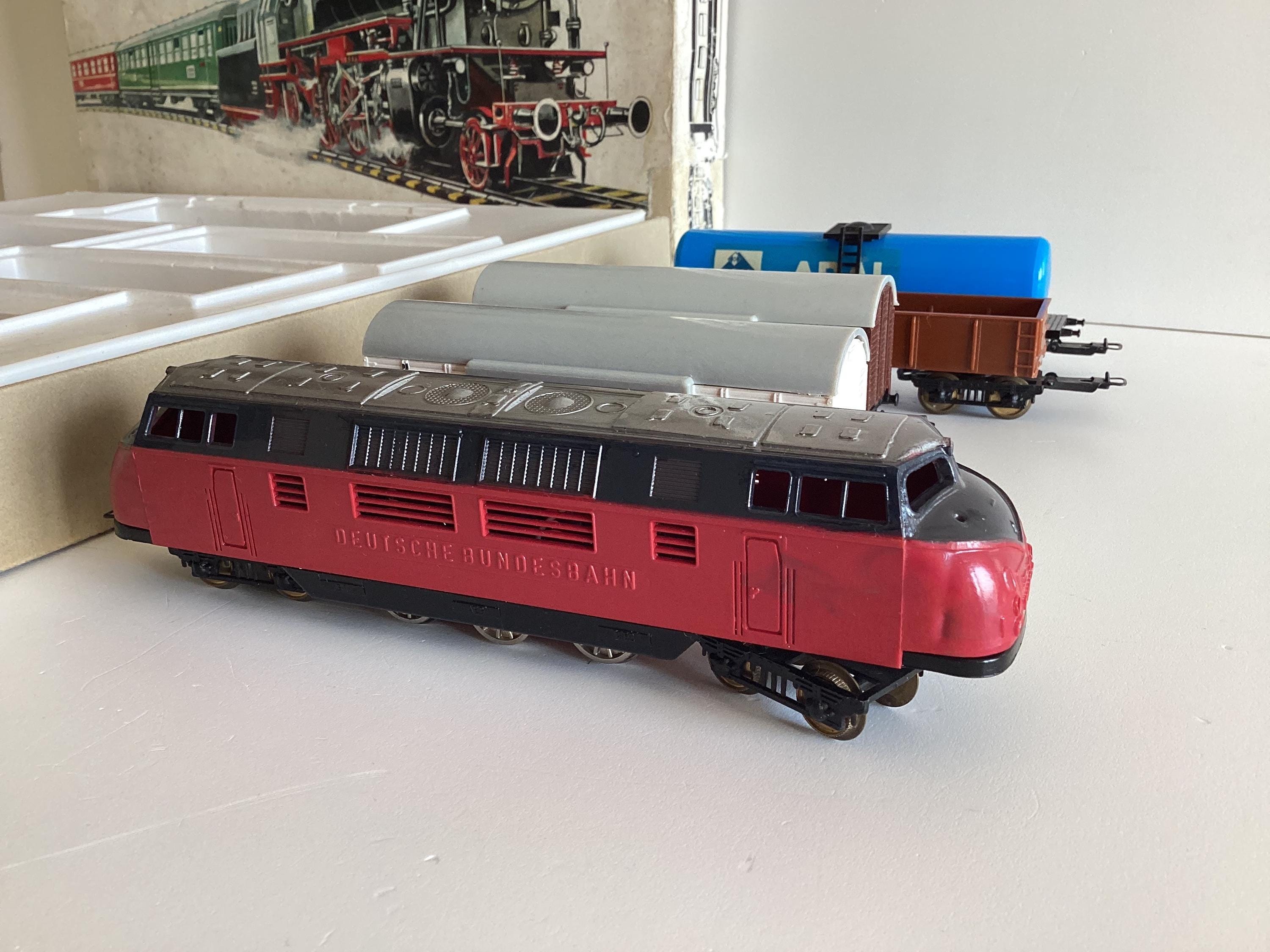 Vintage Train Set | Bakelite GGF Deutsche Bundesbahn HO Scale (1960s) Western Germany — photo 4 of 9