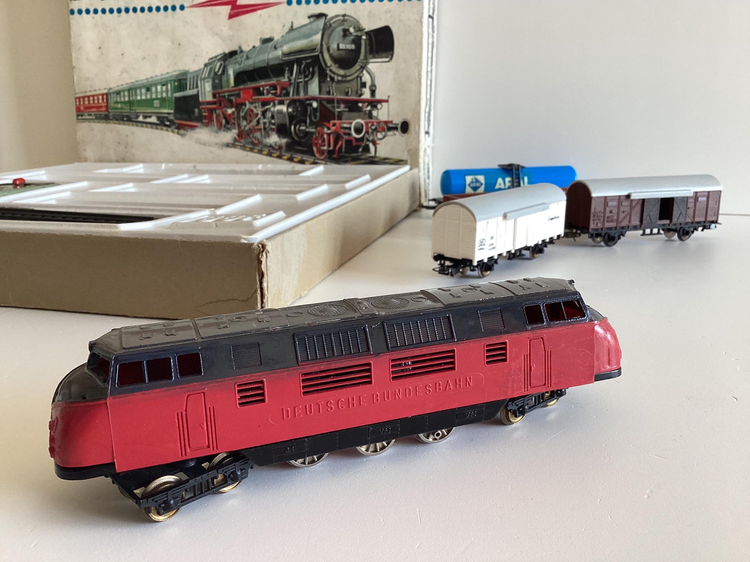 Vintage Train Set | Bakelite GGF Deutsche Bundesbahn HO Scale (1960s) Western Germany — photo 6 of 9