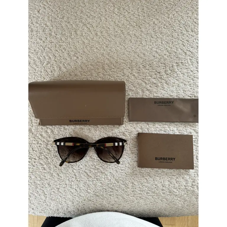 Burberry Women Sunglasses, recent model — photo 3 of 9