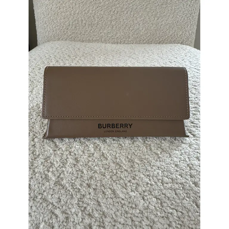 Burberry Women Sunglasses, recent model — photo 8 of 9