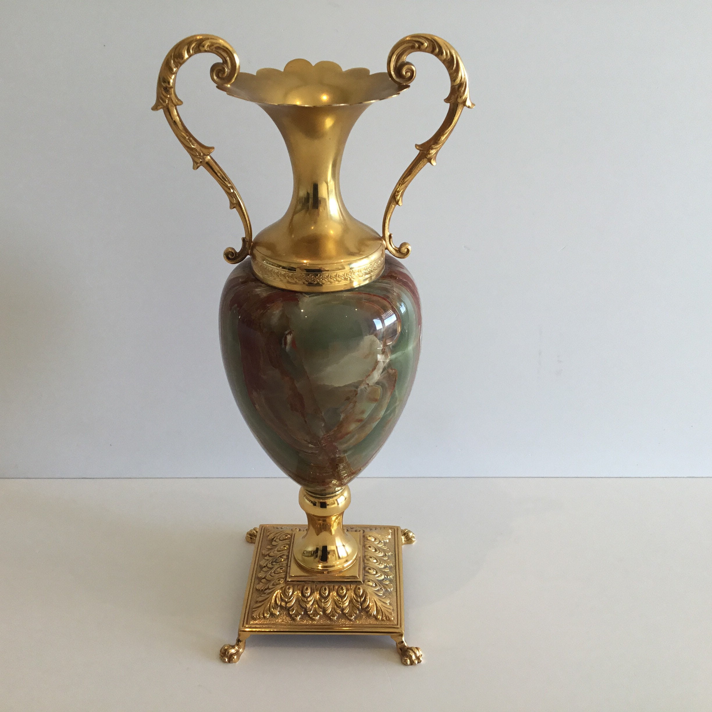 Large Amphora In Gold-Plated Brass And Onyx (1950s) Made In Italy — photo 5 of 11