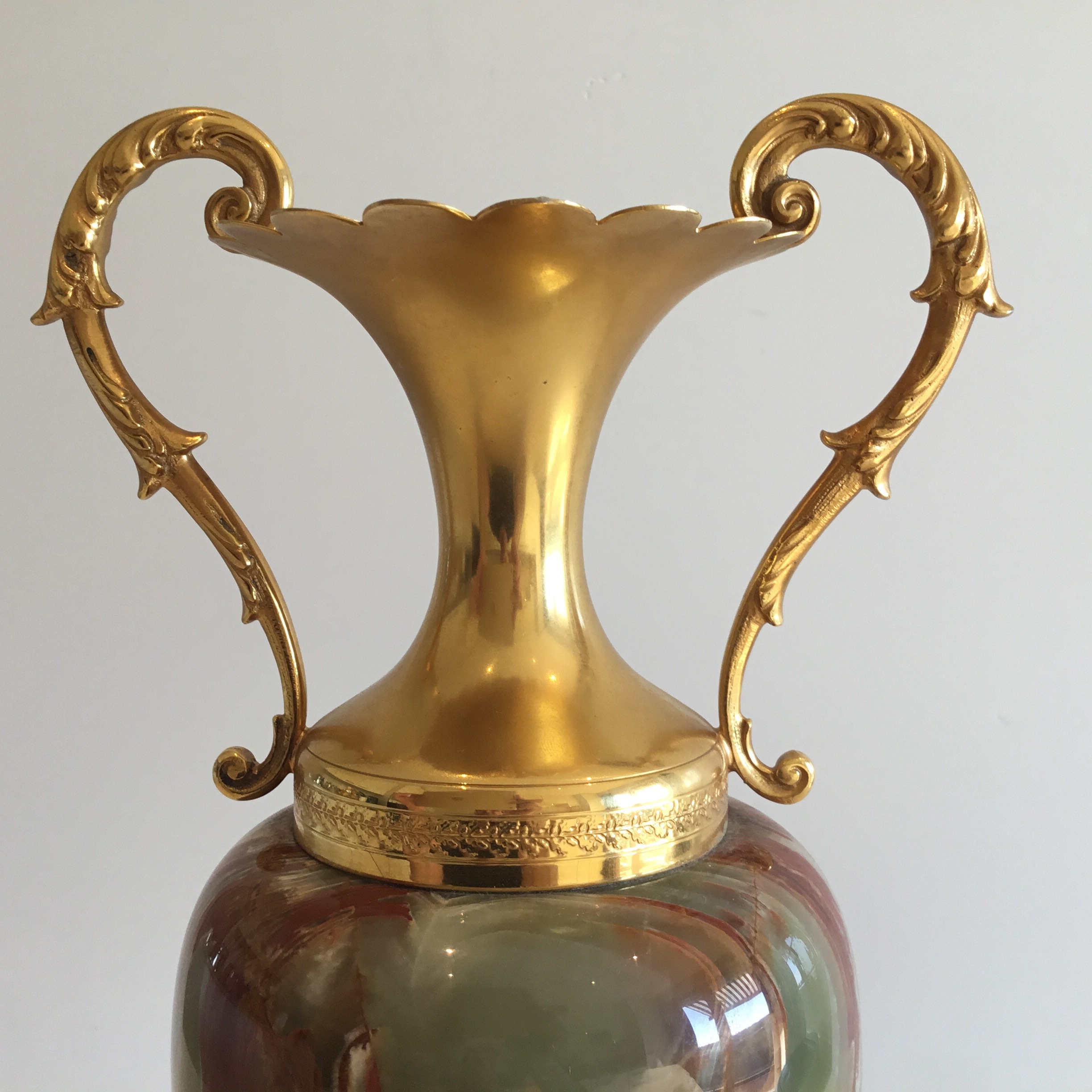 Large Amphora In Gold-Plated Brass And Onyx (1950s) Made In Italy — photo 8 of 11