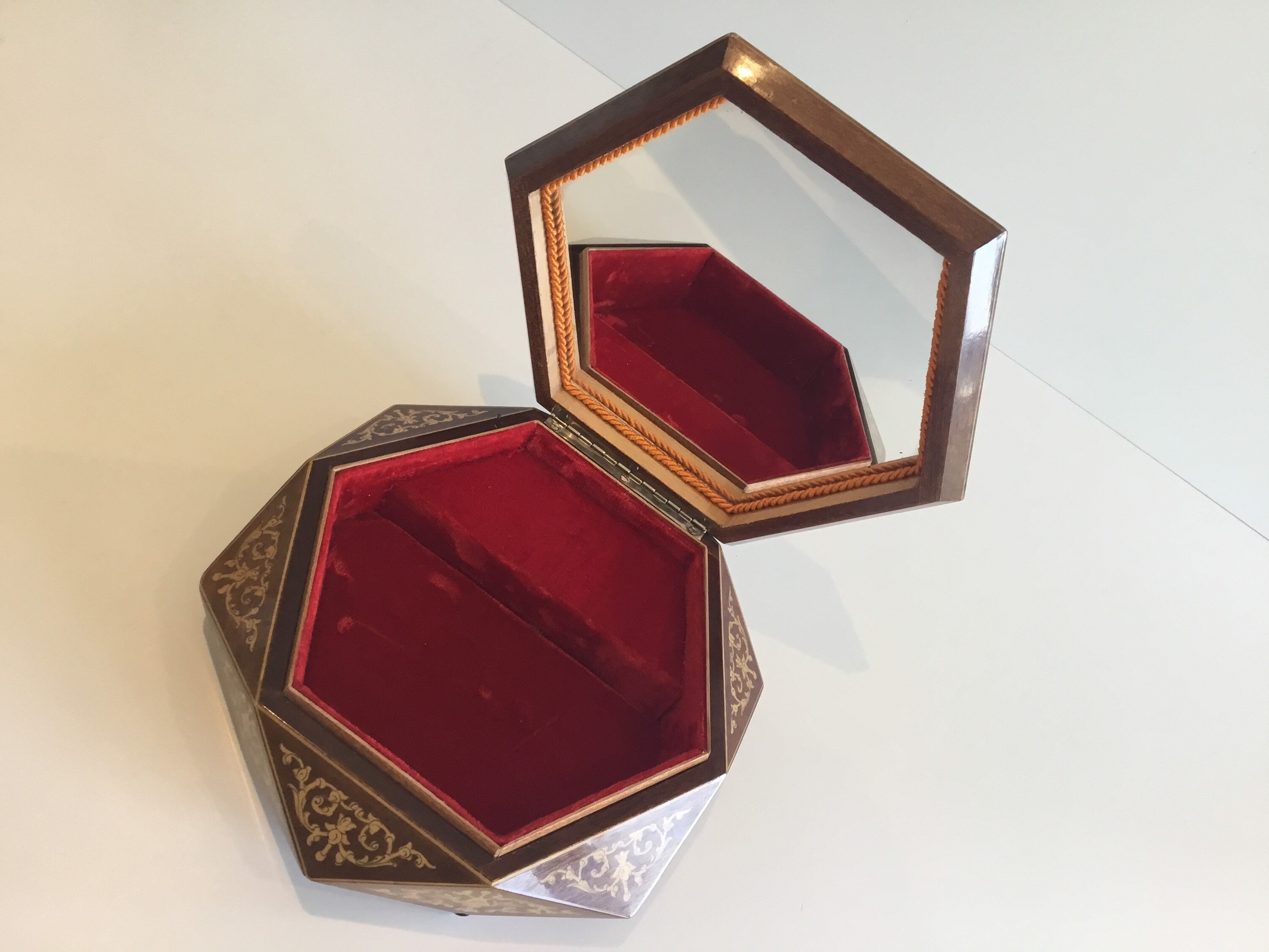 Vintage Music Box | 1960s Wooden Jewelry Container, Sorrento Made In Italy — photo 4 of 11