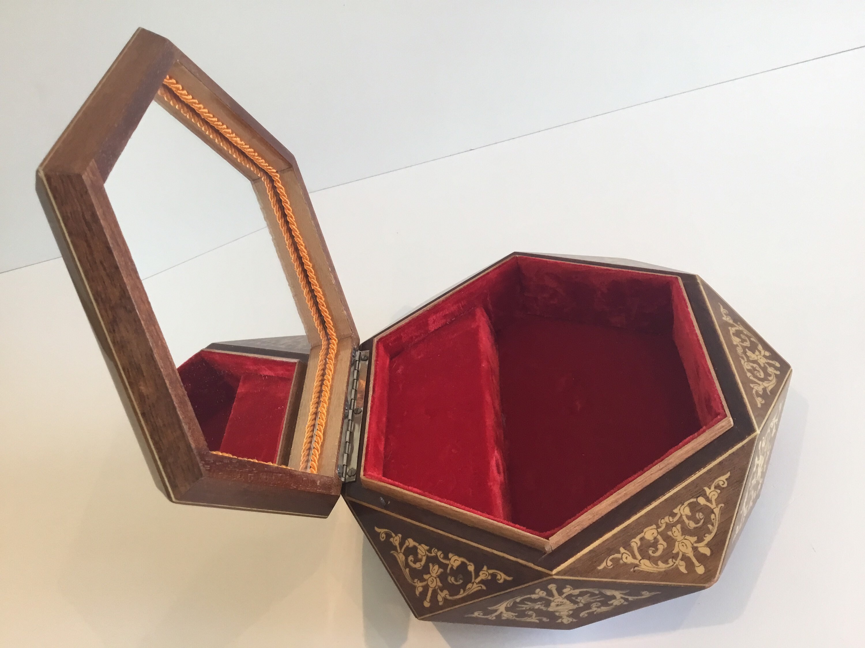 Vintage Music Box | 1960s Wooden Jewelry Container, Sorrento Made In Italy — photo 6 of 11